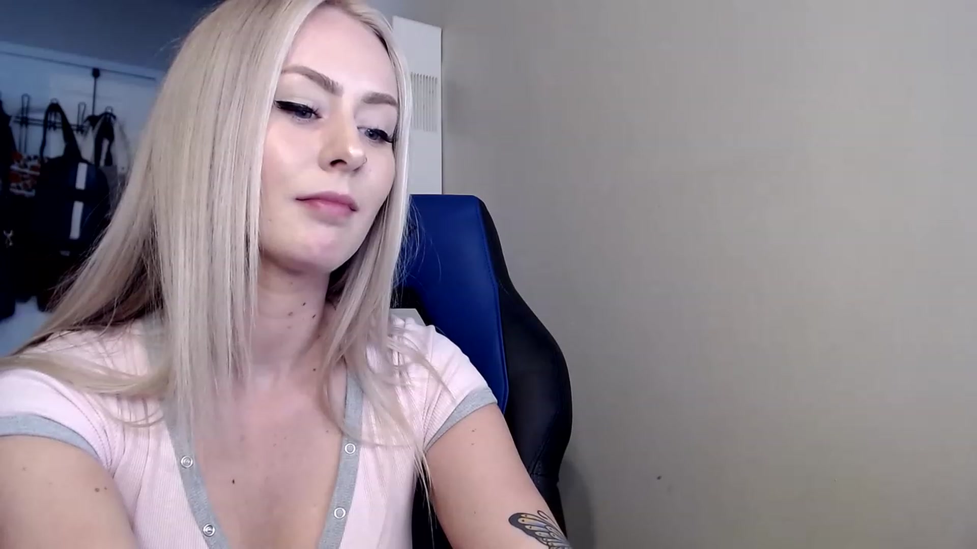 Gallery image thumbnail from babyaustyn's myfreecams stream on, 04/17/2023, 21:35 image 16 of 20