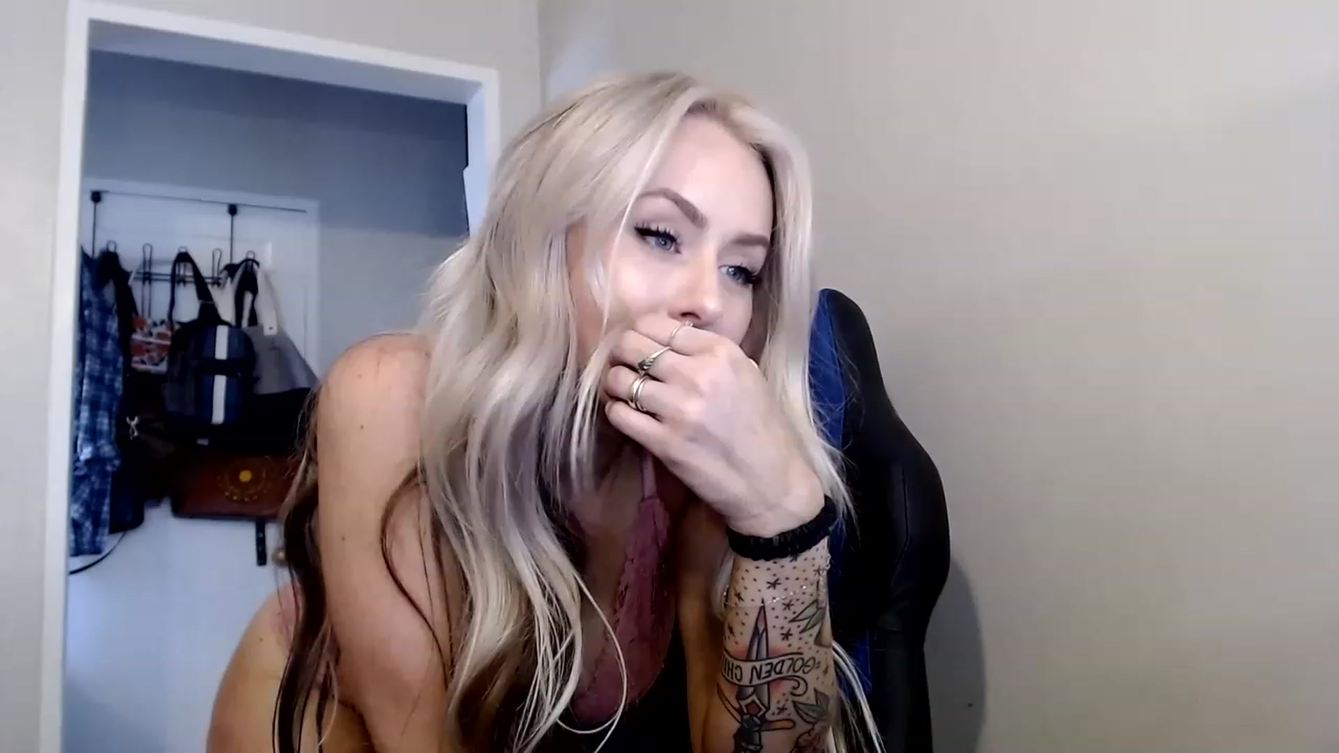 Gallery image thumbnail from babyaustyn's myfreecams stream on, 04/18/2023, 23:32 image 7 of 20