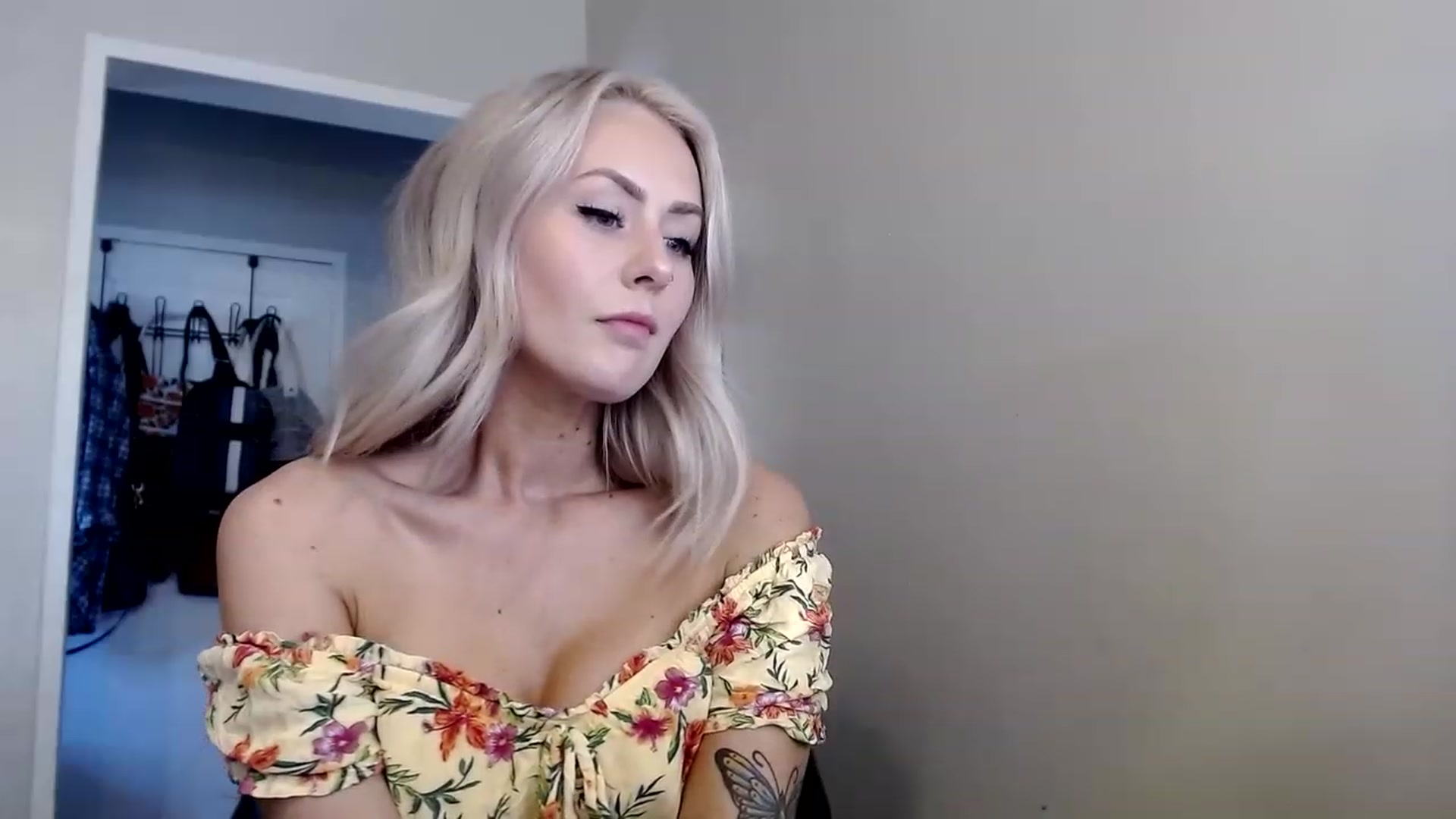 Gallery image thumbnail from babyaustyn's myfreecams stream on, 04/19/2023, 23:33 image 17 of 20
