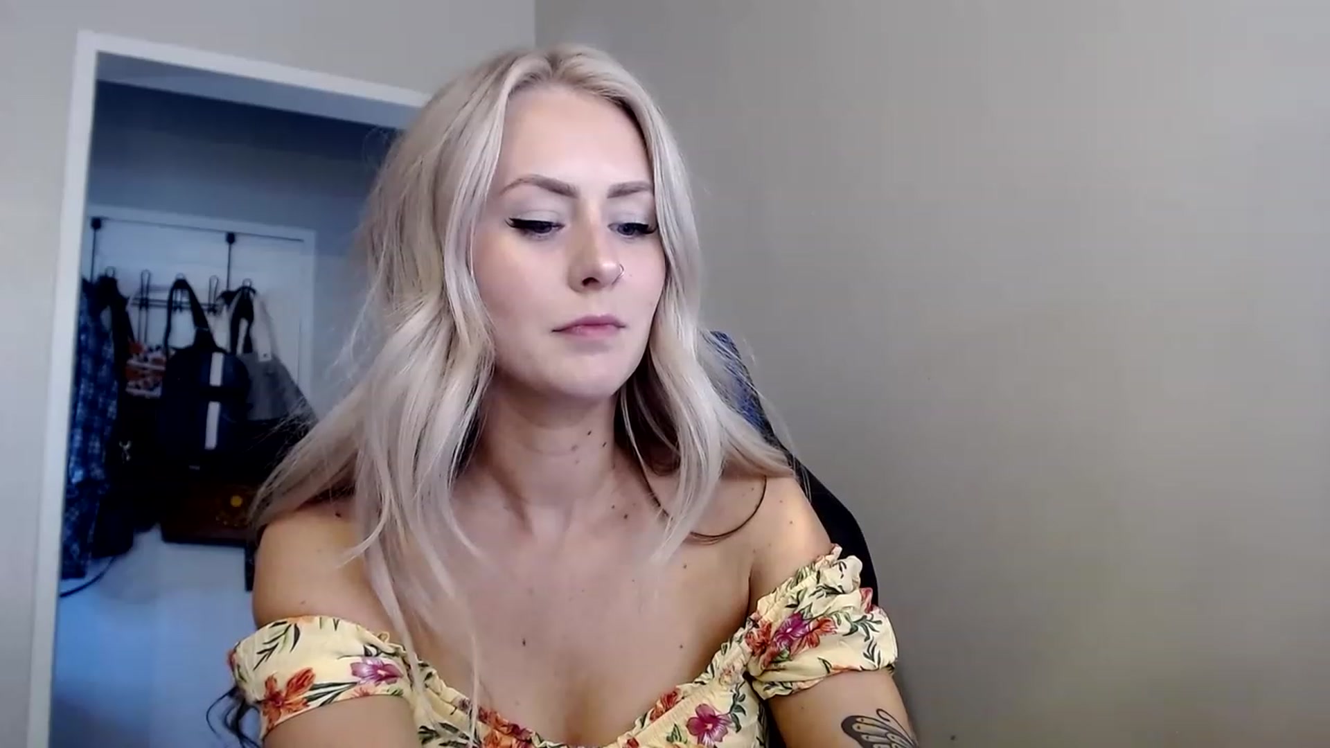 Gallery image thumbnail from babyaustyn's myfreecams stream on, 04/19/2023, 23:33 image 19 of 20