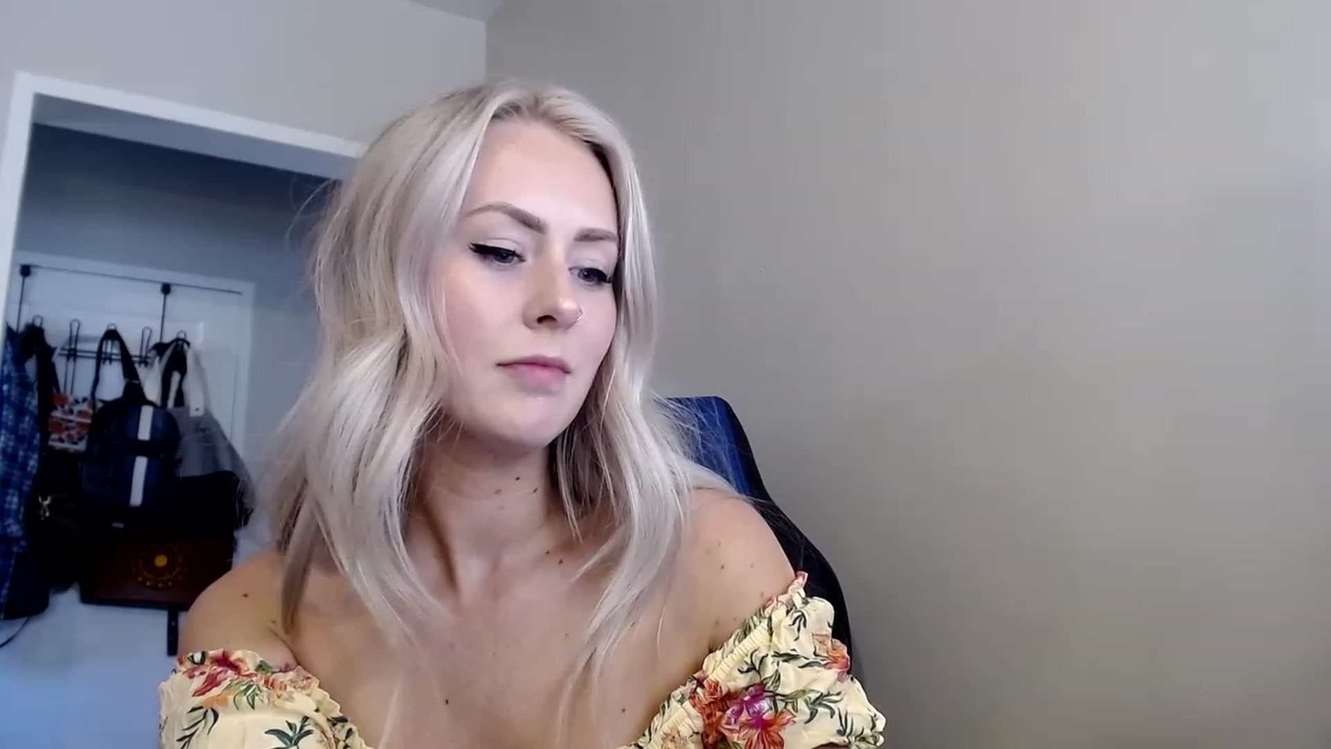 Gallery image thumbnail from babyaustyn's myfreecams stream on, 04/19/2023, 23:33 image 11 of 20