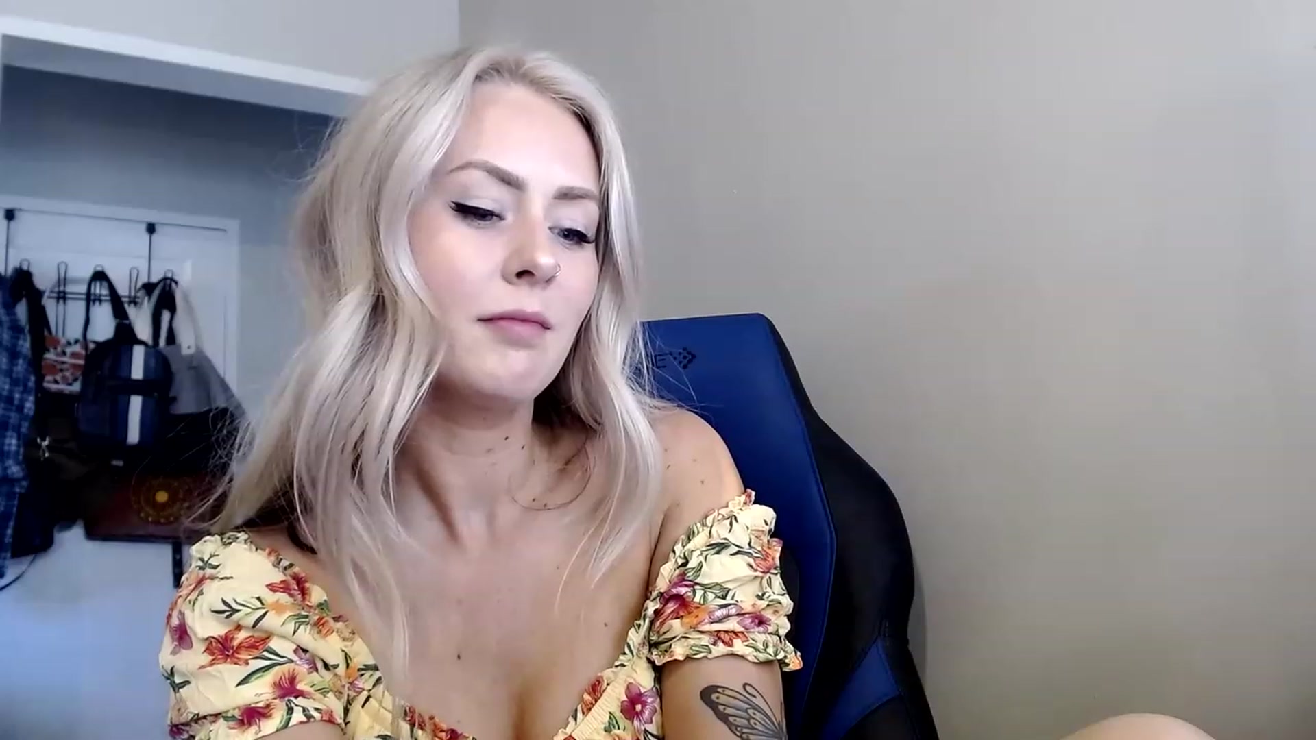 Gallery image thumbnail from babyaustyn's myfreecams stream on, 04/19/2023, 23:33 image 2 of 20