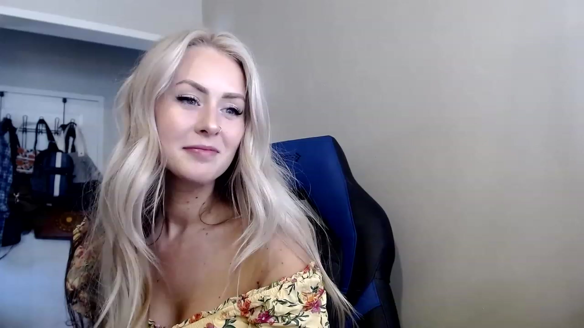 Gallery image thumbnail from babyaustyn's myfreecams stream on, 04/19/2023, 23:33 image 1 of 20