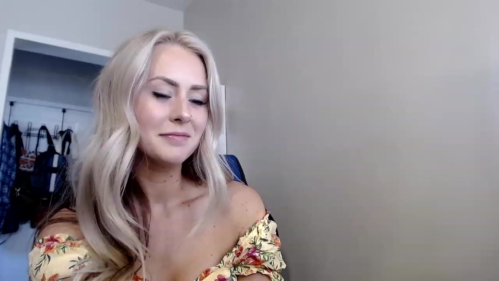 Gallery image thumbnail from babyaustyn's myfreecams stream on, 04/19/2023, 23:33 image 9 of 20