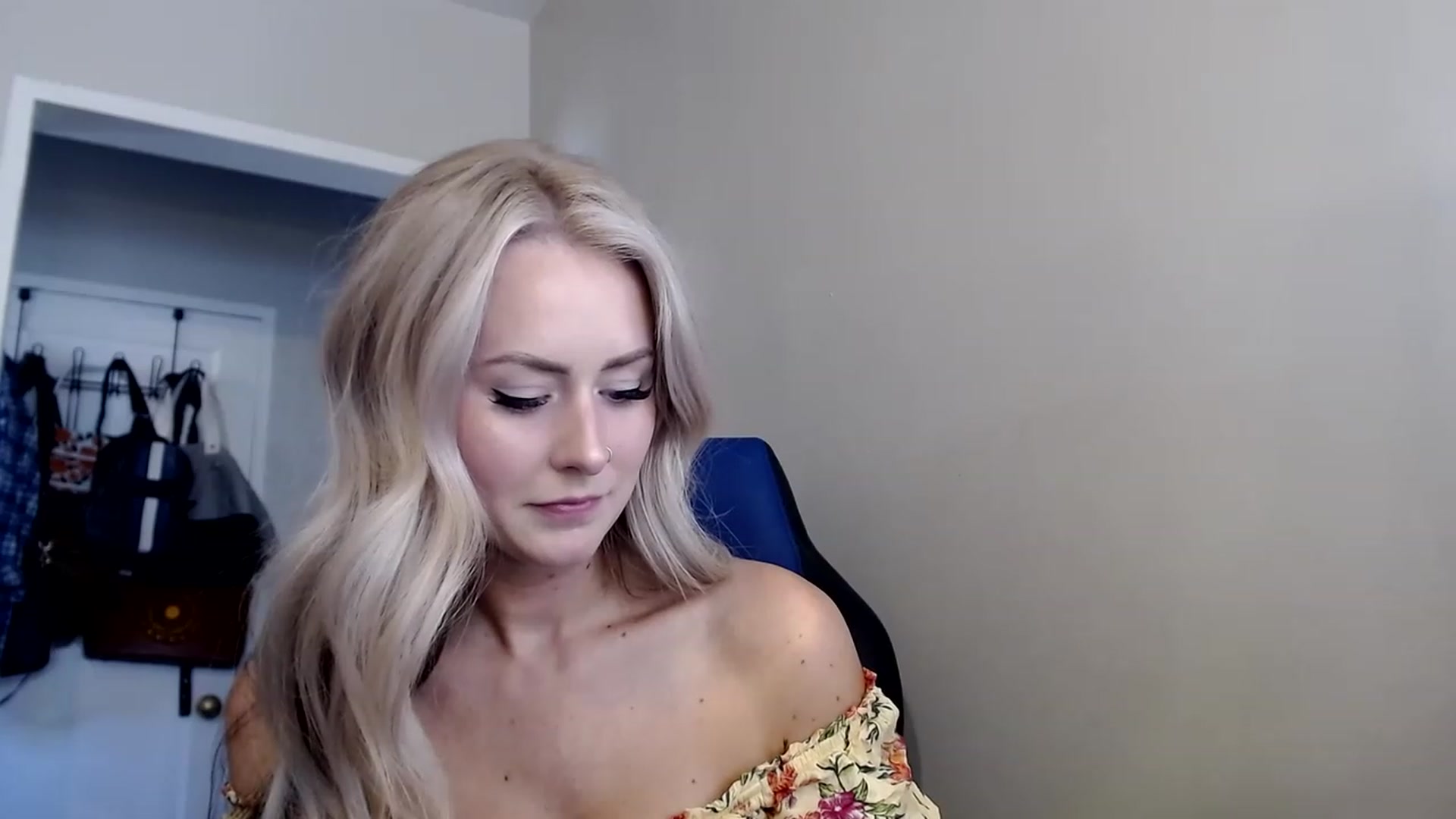 Gallery image thumbnail from babyaustyn's myfreecams stream on, 04/19/2023, 23:33 image 12 of 20