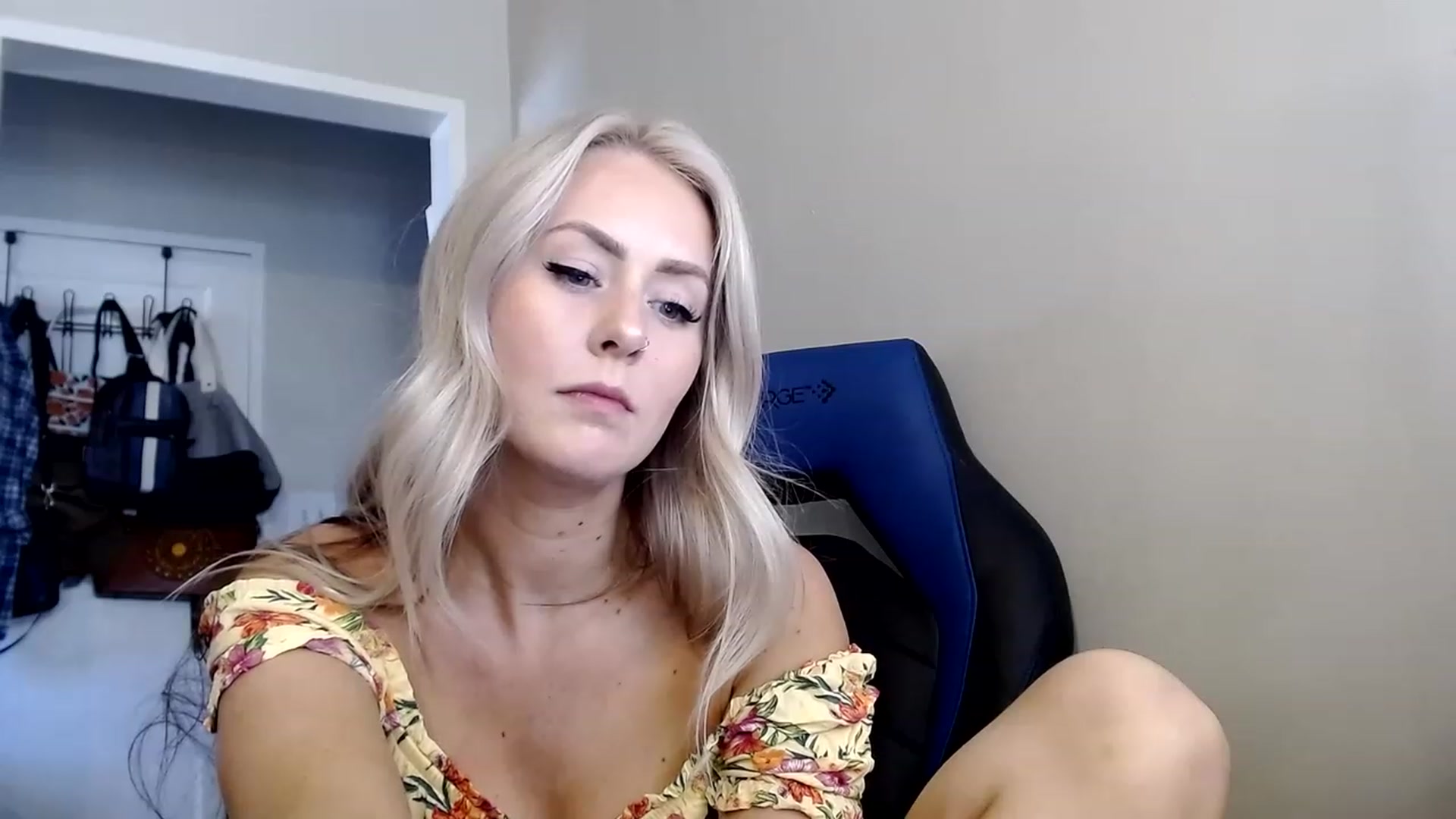 Gallery image thumbnail from babyaustyn's myfreecams stream on, 04/19/2023, 23:33 image 6 of 20