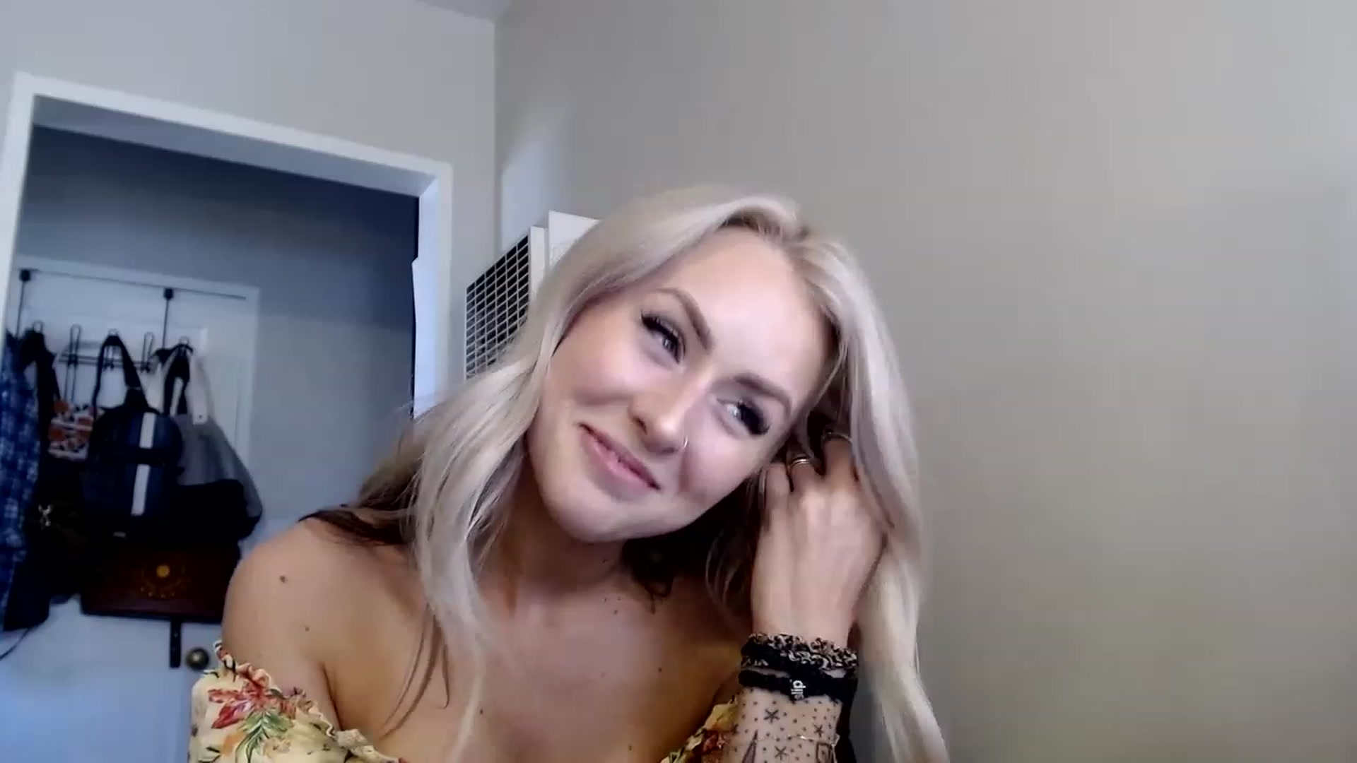 Gallery image thumbnail from babyaustyn's myfreecams stream on, 04/19/2023, 23:33 image 10 of 20