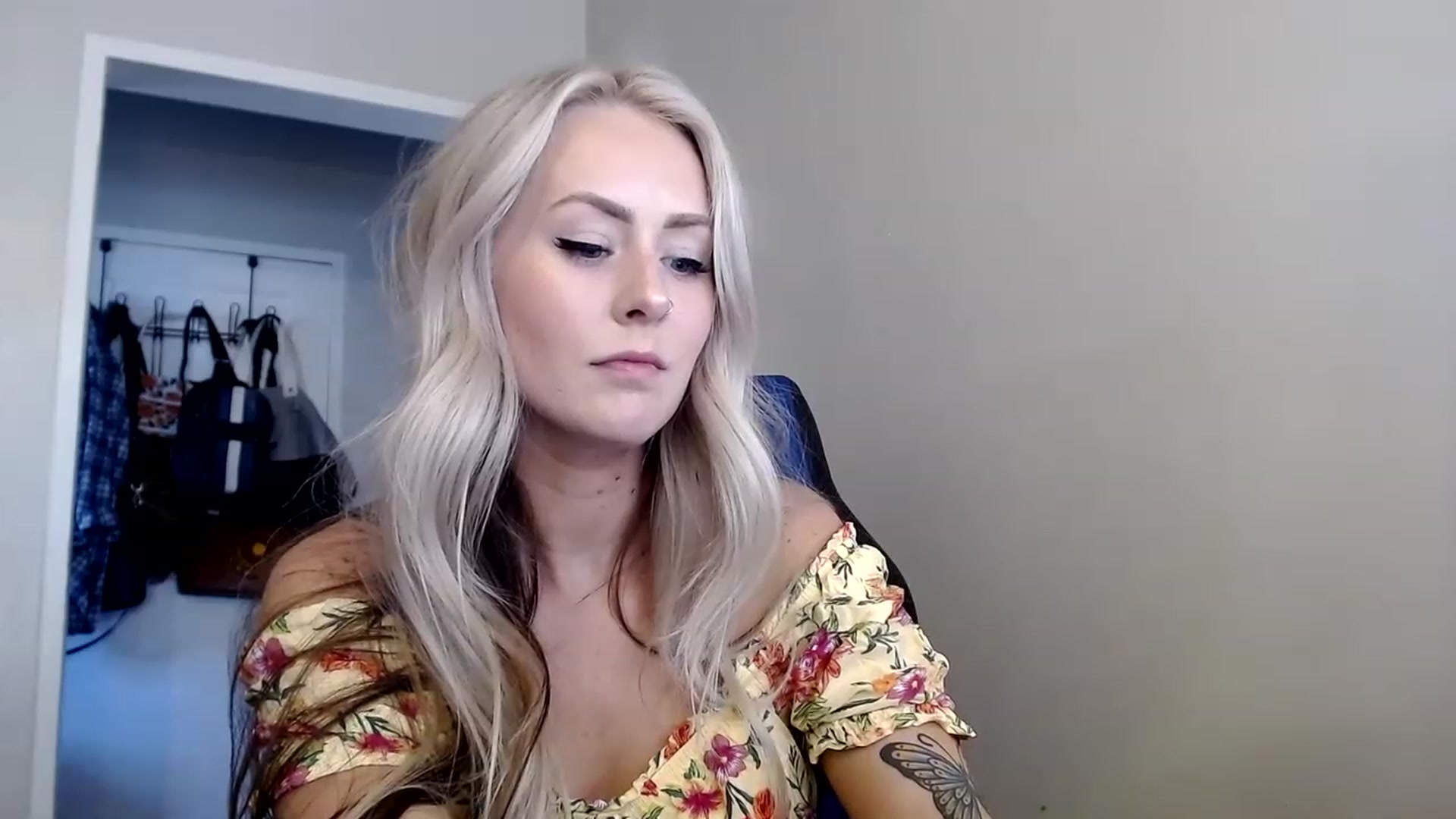 Gallery image thumbnail from babyaustyn's myfreecams stream on, 04/19/2023, 23:33 image 16 of 20