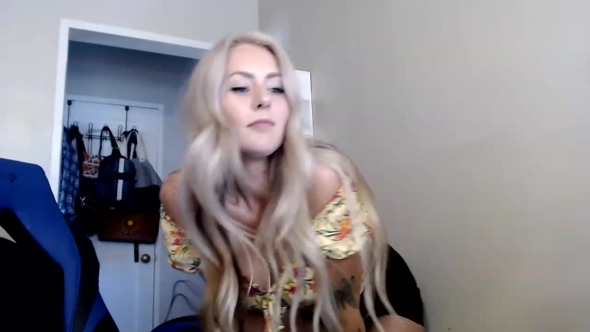 Gallery image thumbnail from babyaustyn's myfreecams stream on, 04/19/2023, 23:33 image 13 of 20