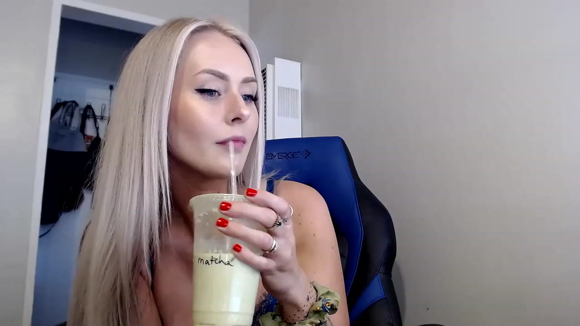 Gallery image thumbnail from babyaustyn's myfreecams stream on, 05/04/2023, 21:34 image 1 of 20