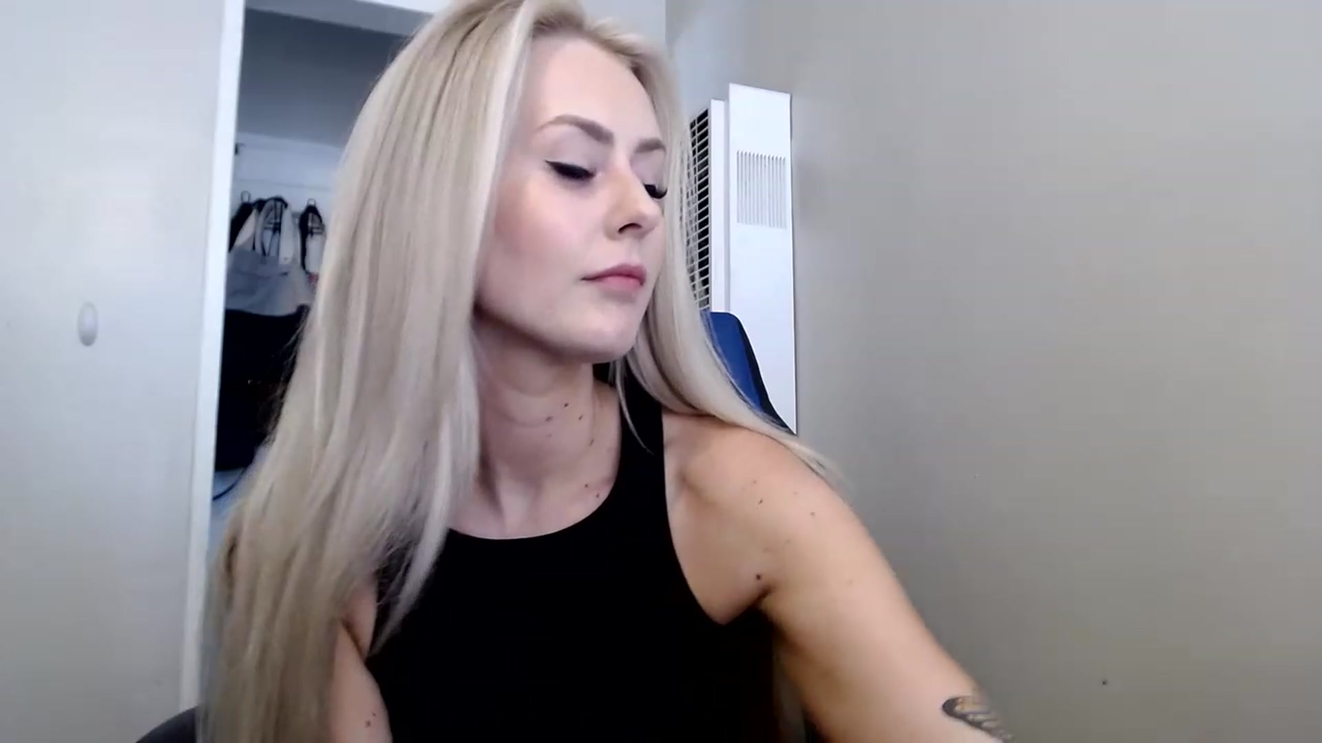 Gallery image thumbnail from babyaustyn's myfreecams stream on, 05/09/2023, 22:29 image 16 of 20