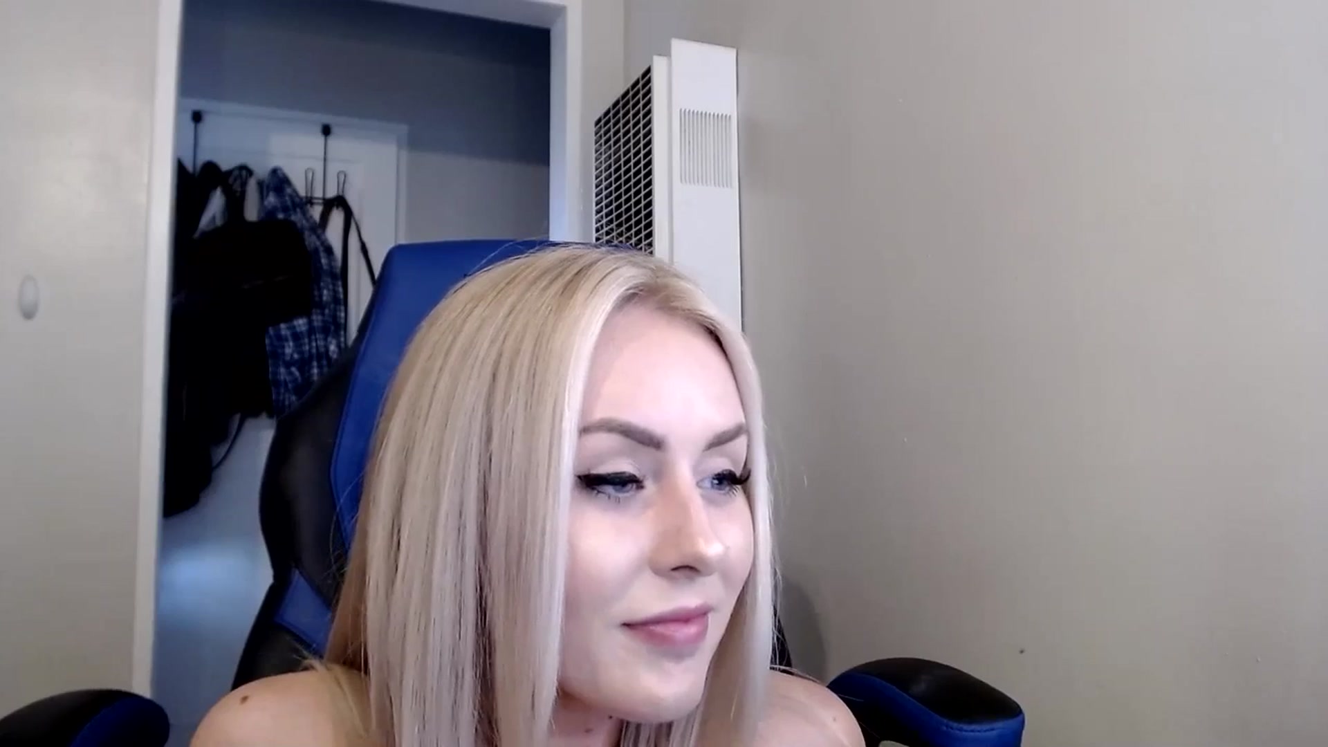 Gallery image thumbnail from babyaustyn's myfreecams stream on, 06/08/2023, 21:27 image 19 of 20