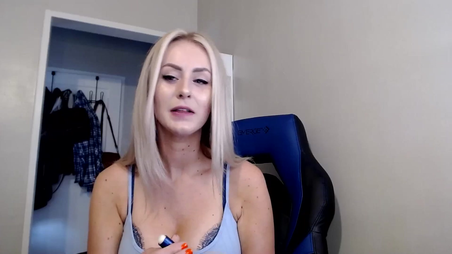 Gallery image thumbnail from babyaustyn's myfreecams stream on, 06/08/2023, 21:27 image 17 of 20