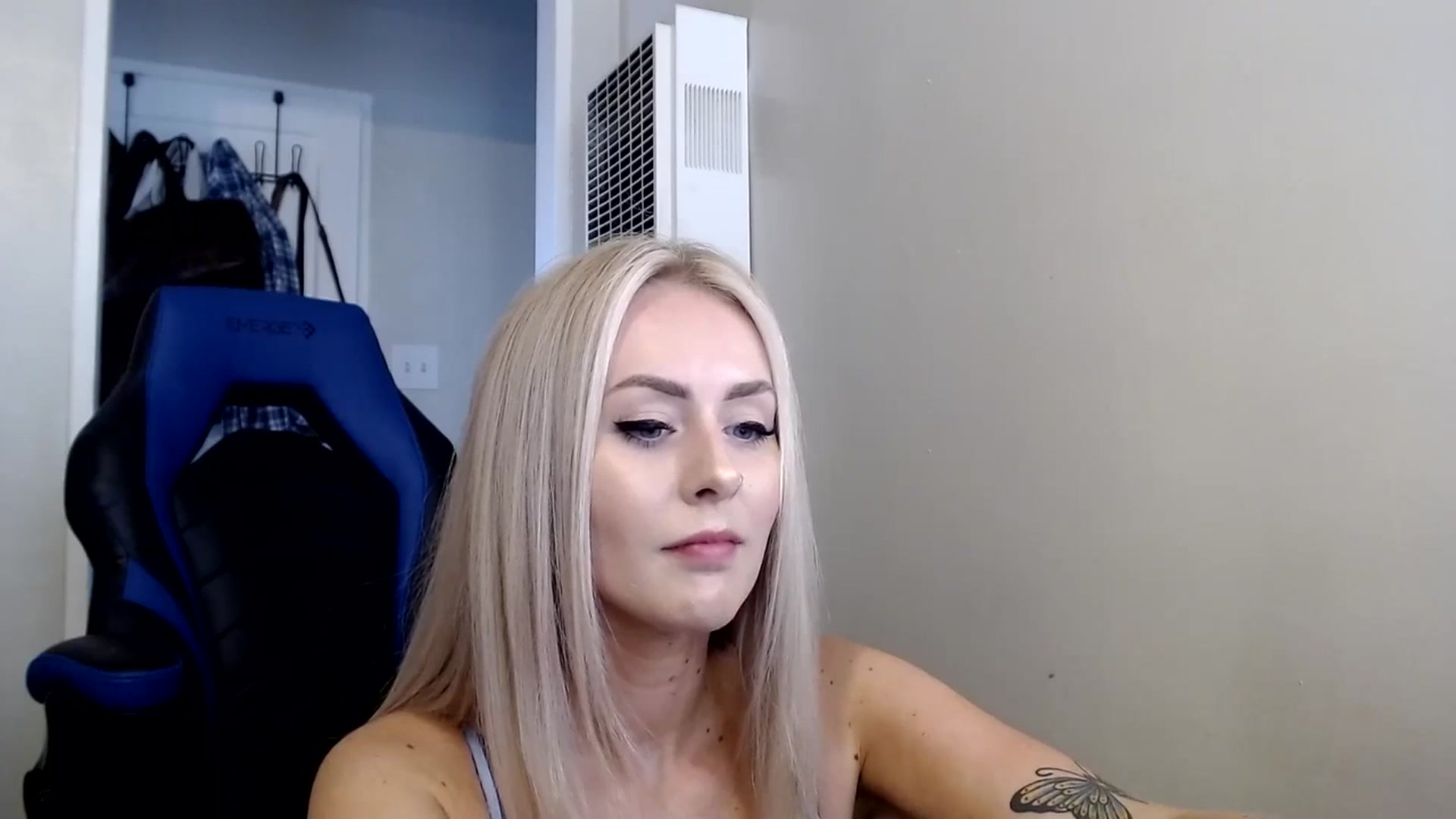 Gallery image thumbnail from babyaustyn's myfreecams stream on, 06/08/2023, 21:27 image 3 of 20