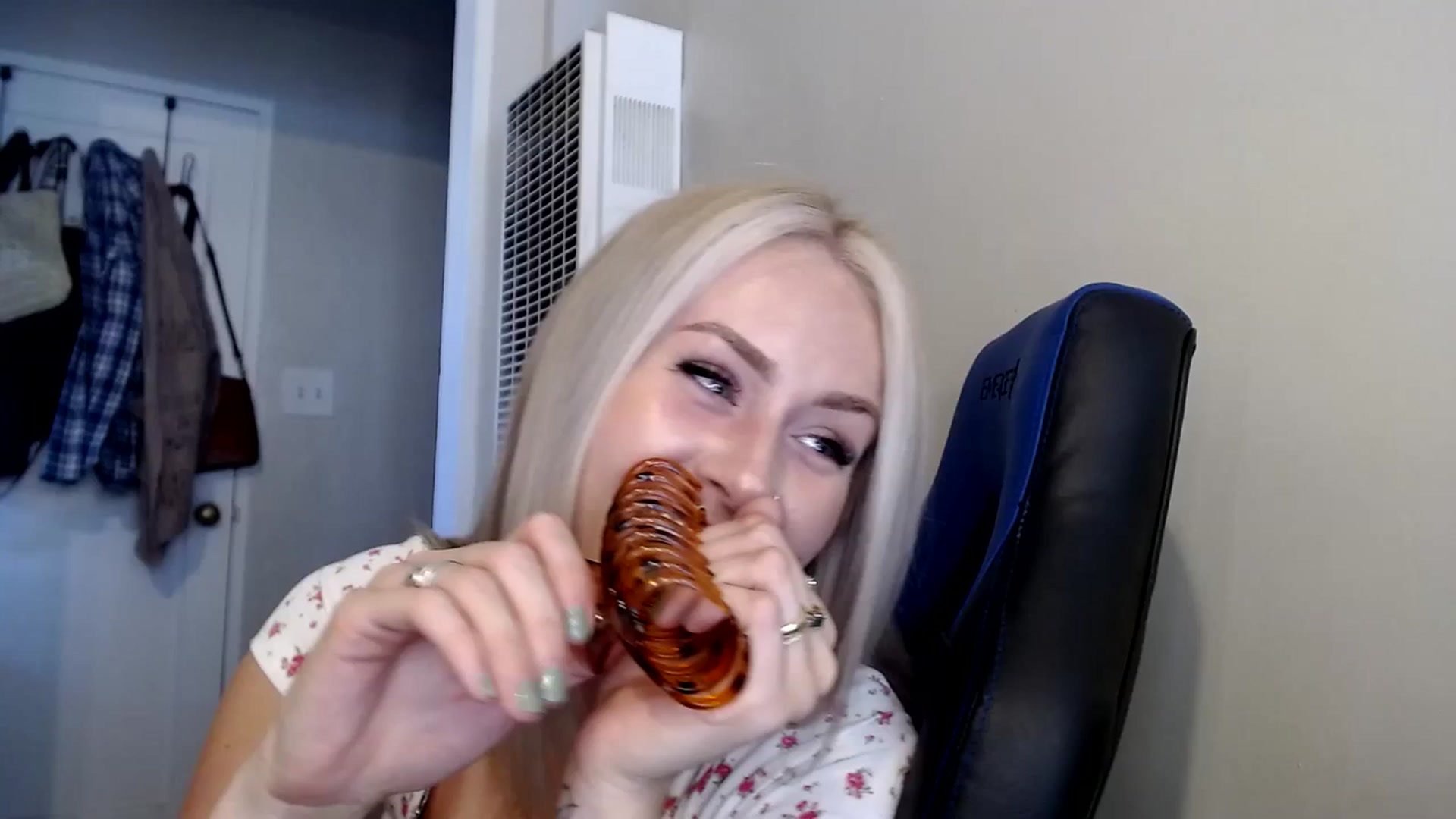 Gallery image thumbnail from babyaustyn's myfreecams stream on, 06/22/2023, 22:36 image 10 of 20