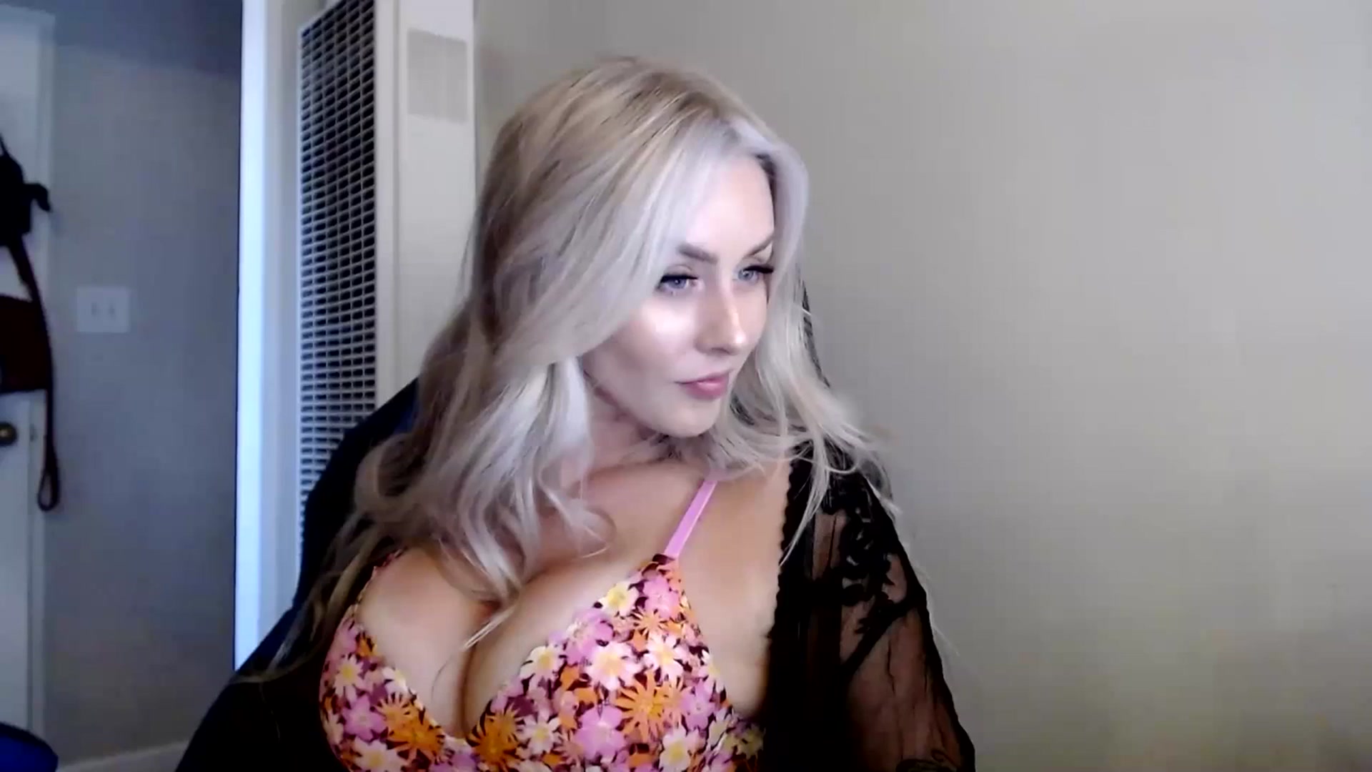 Gallery image thumbnail from babyaustyn's myfreecams stream on, 07/06/2023, 02:33 image 7 of 20