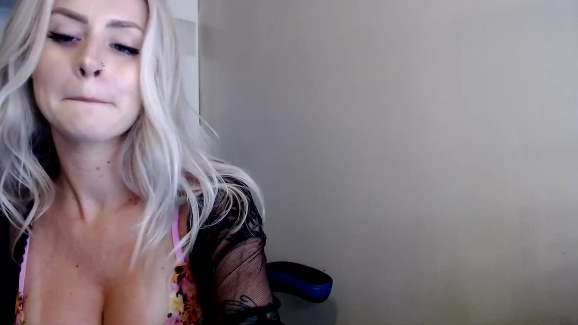 Gallery image thumbnail from babyaustyn's myfreecams stream on, 07/06/2023, 02:33 image 16 of 20
