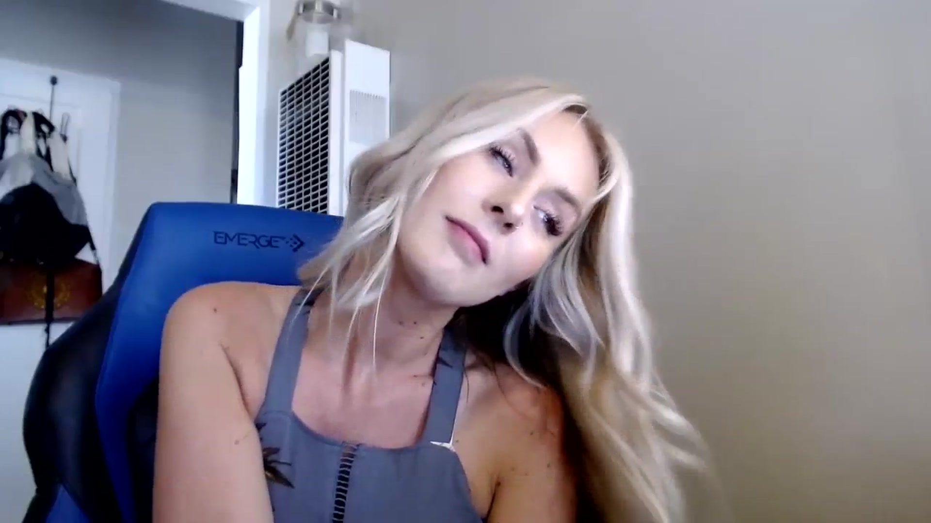 Gallery image thumbnail from babyaustyn's myfreecams stream on, 08/08/2023, 22:53 image 9 of 20