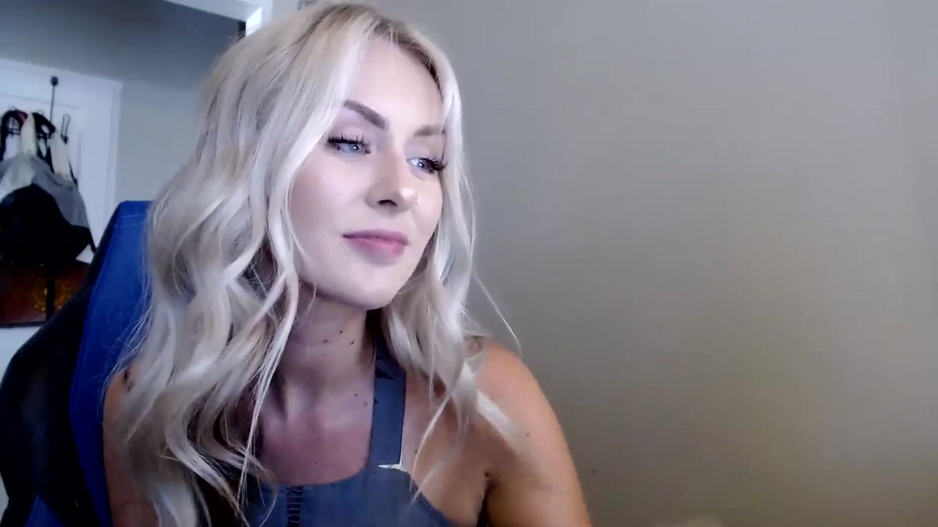 Gallery image thumbnail from babyaustyn's myfreecams stream on, 08/08/2023, 22:53 image 19 of 20