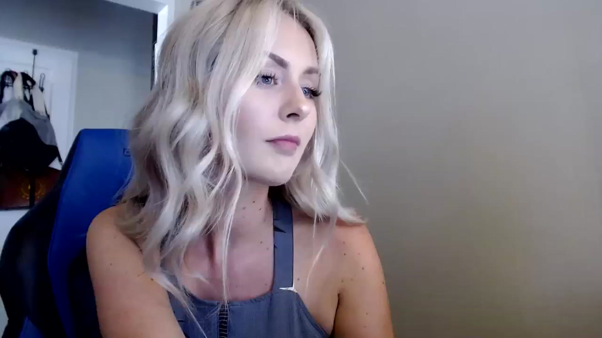 Gallery image thumbnail from babyaustyn's myfreecams stream on, 08/08/2023, 22:53 image 14 of 20