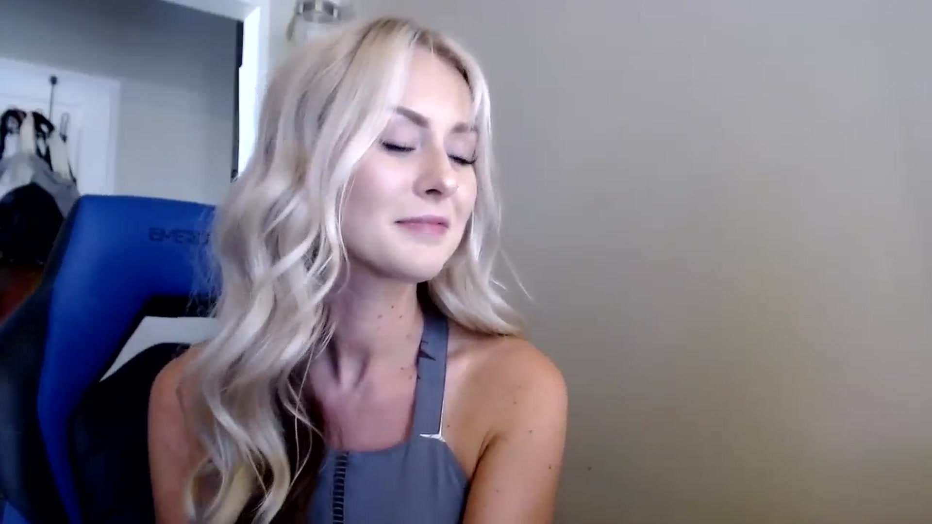 Gallery image thumbnail from babyaustyn's myfreecams stream on, 08/08/2023, 22:53 image 12 of 20