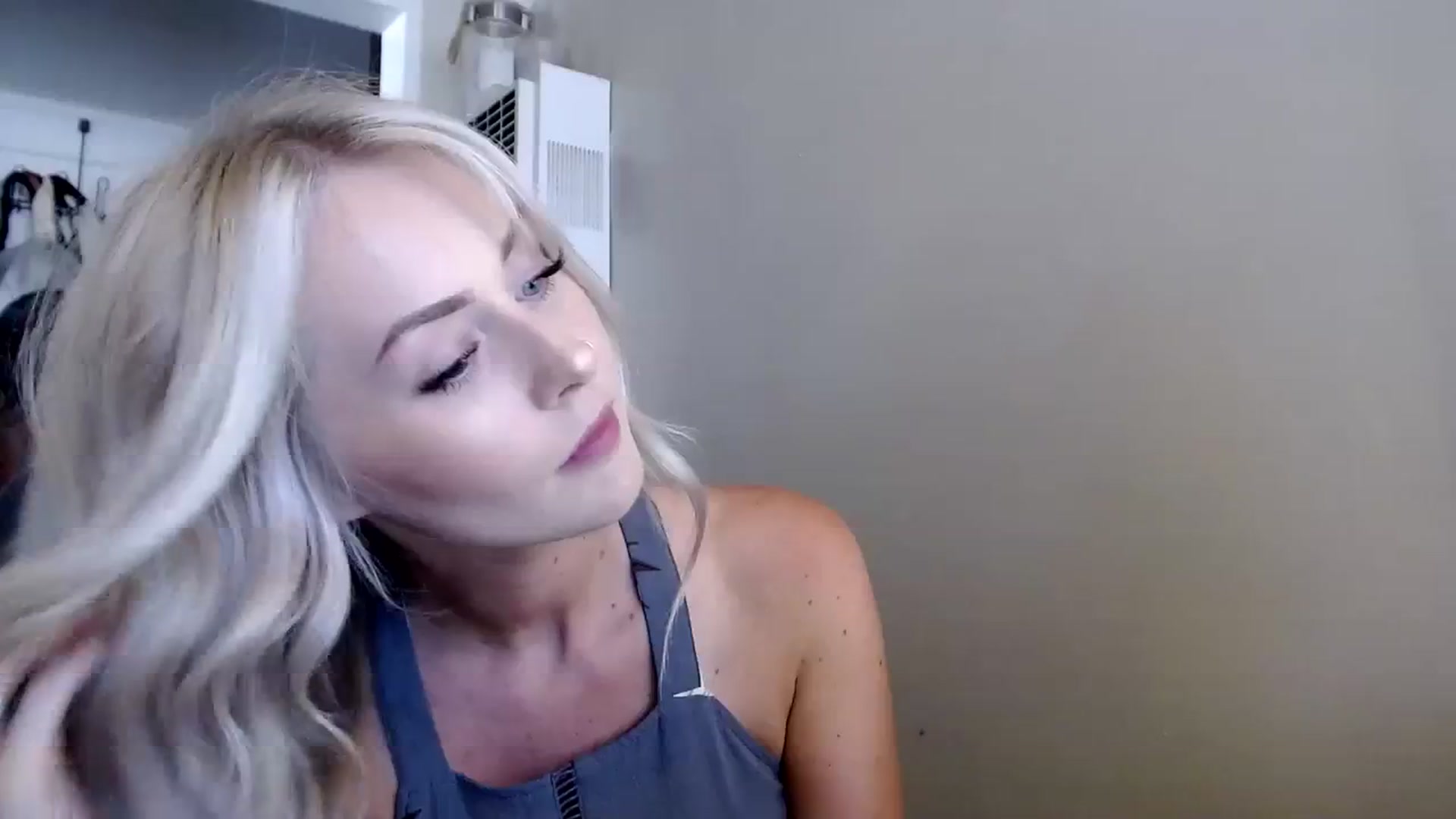 Gallery image thumbnail from babyaustyn's myfreecams stream on, 08/08/2023, 22:53 image 10 of 20