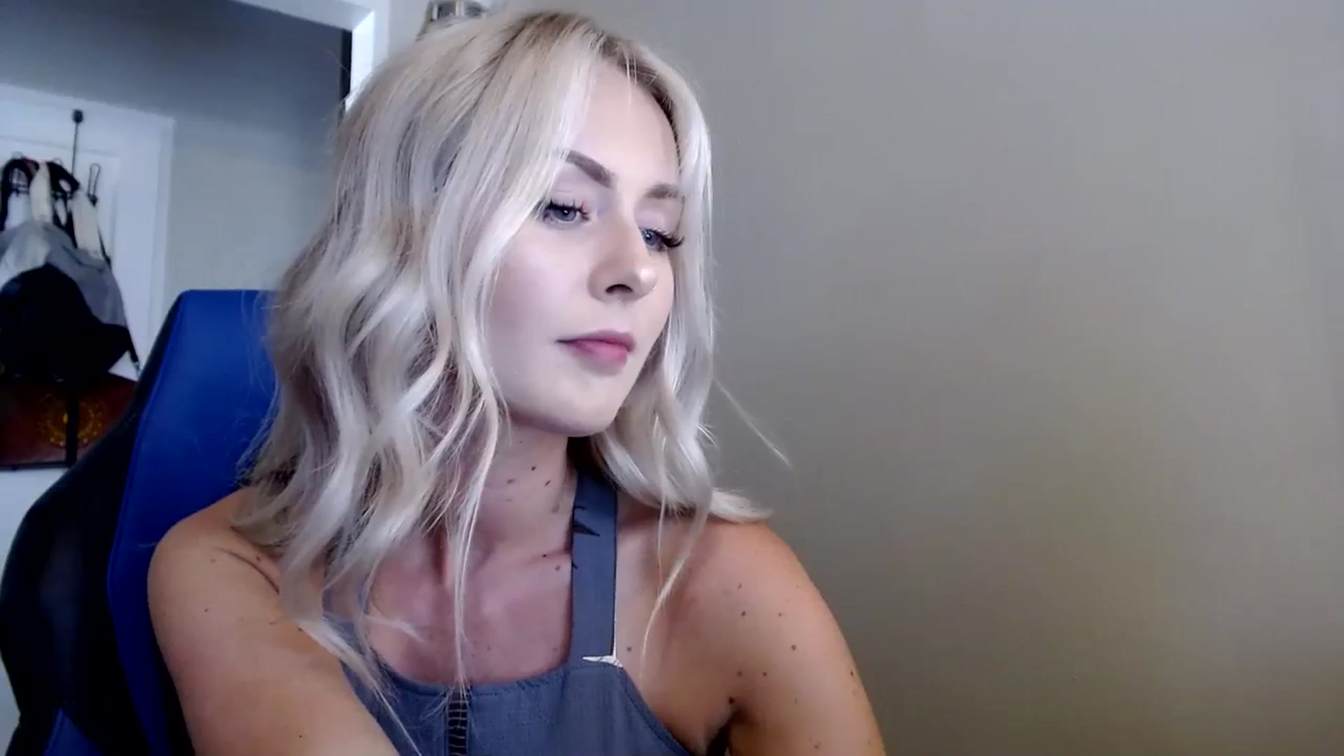 Gallery image thumbnail from babyaustyn's myfreecams stream on, 08/08/2023, 22:53 image 13 of 20