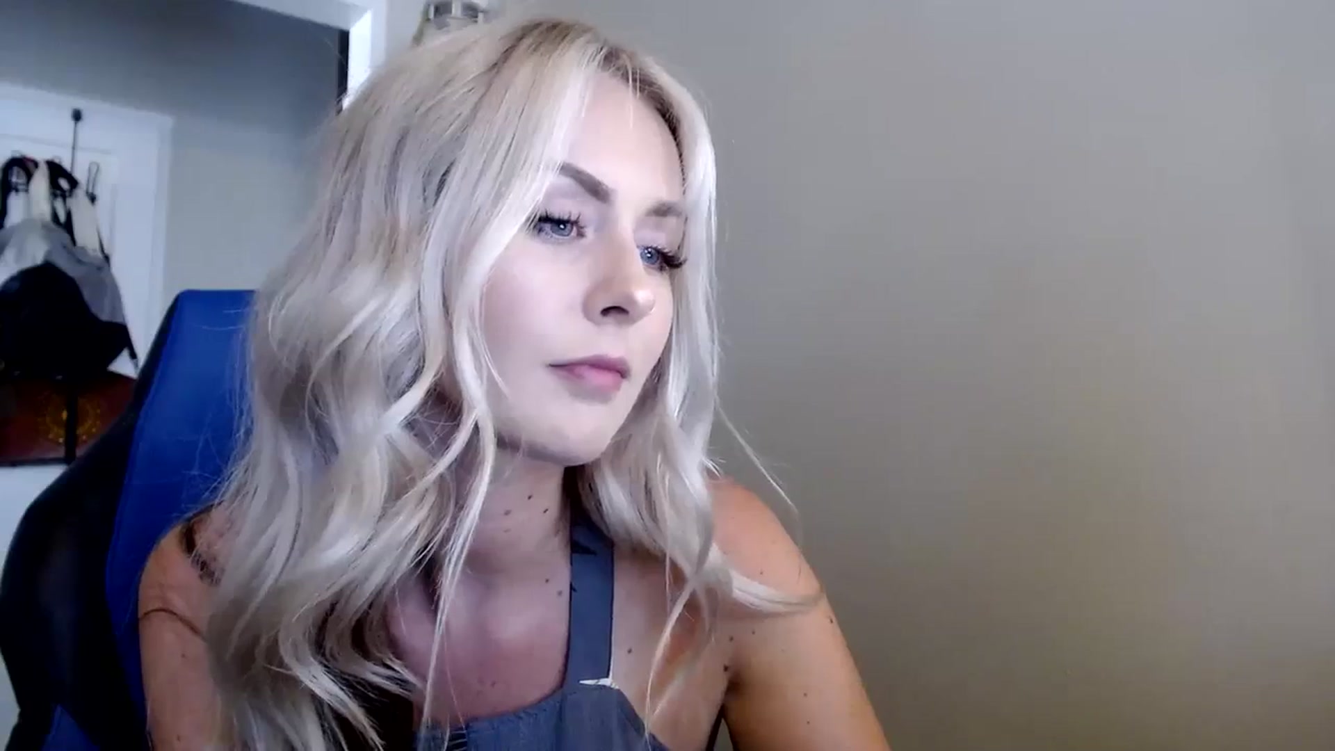 Gallery image thumbnail from babyaustyn's myfreecams stream on, 08/08/2023, 22:53 image 17 of 20