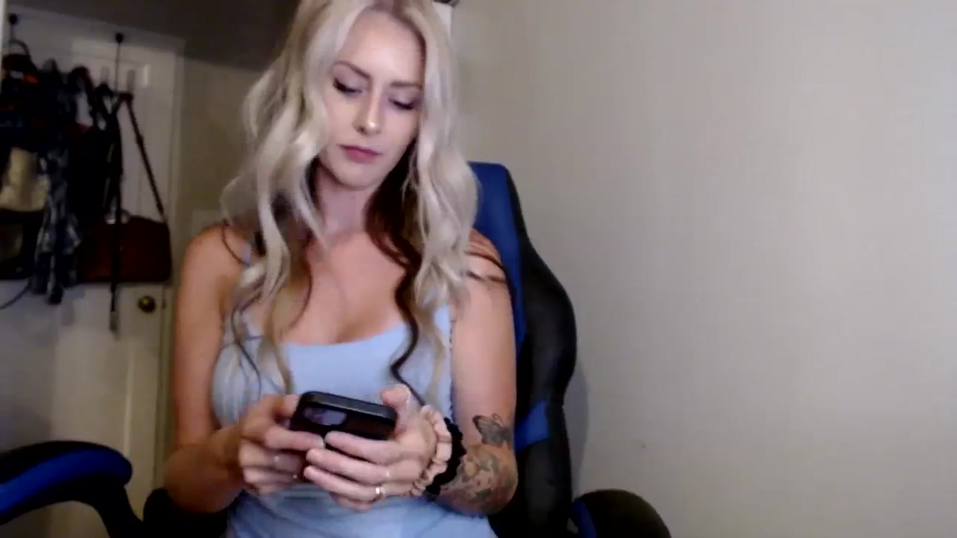 Gallery image thumbnail from babyaustyn's myfreecams stream on, 08/17/2023, 04:07 image 6 of 20