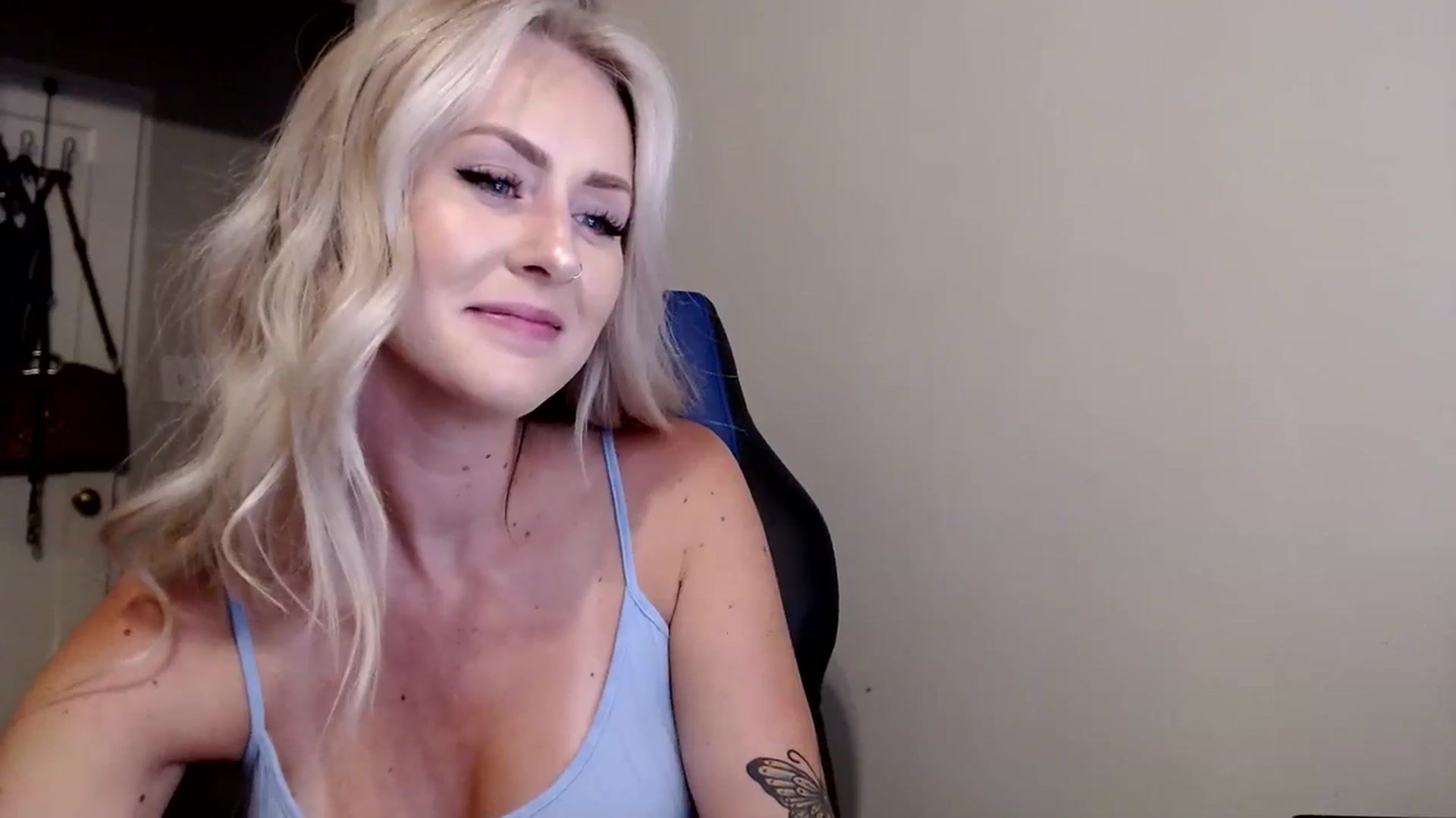 Gallery image thumbnail from babyaustyn's myfreecams stream on, 08/17/2023, 04:07 image 16 of 20