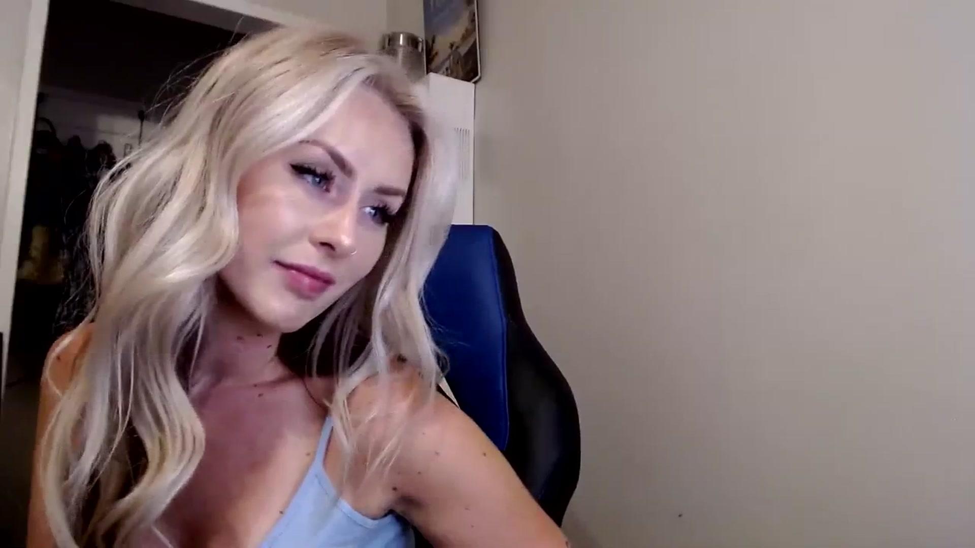 Gallery image thumbnail from babyaustyn's myfreecams stream on, 08/17/2023, 04:07 image 11 of 20