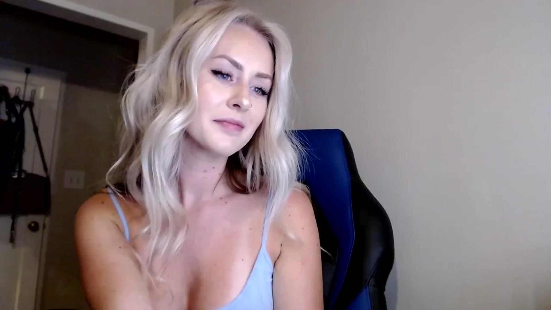 Gallery image thumbnail from babyaustyn's myfreecams stream on, 08/17/2023, 04:07 image 1 of 20
