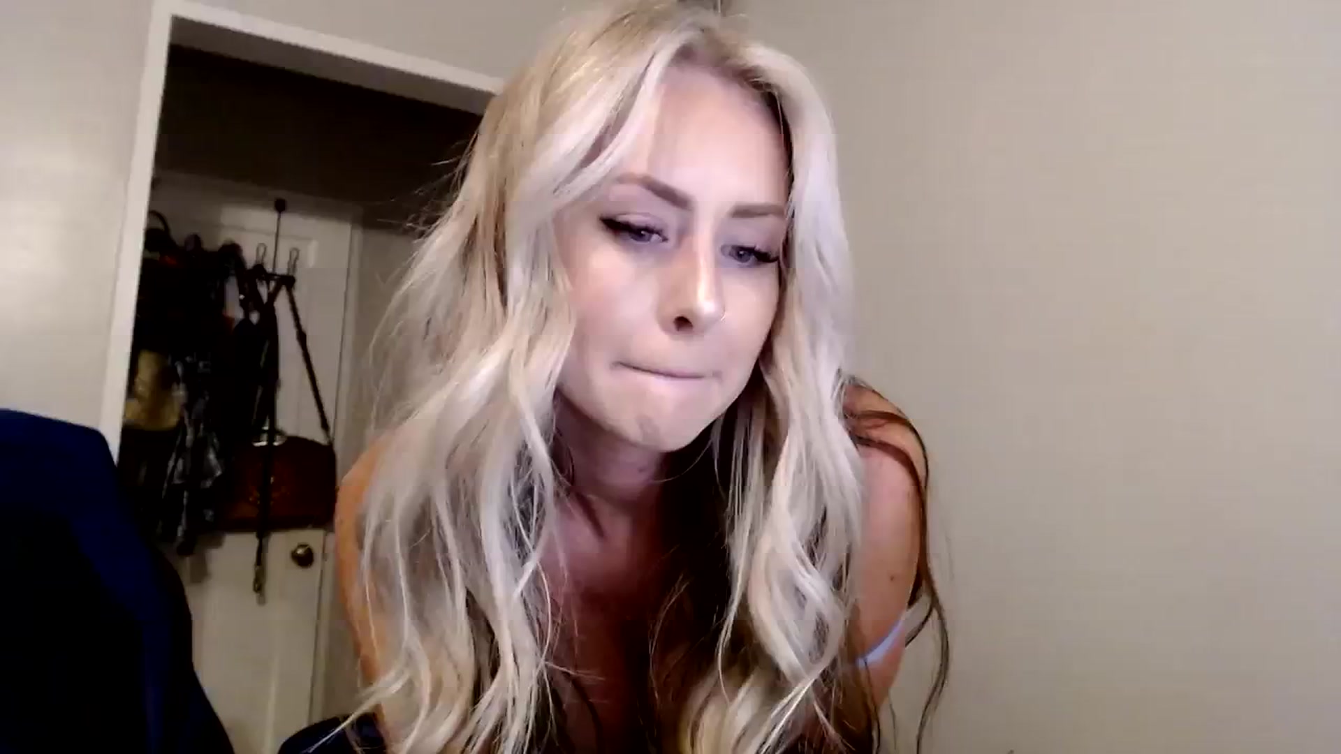Gallery image thumbnail from babyaustyn's myfreecams stream on, 08/17/2023, 05:00 image 17 of 20