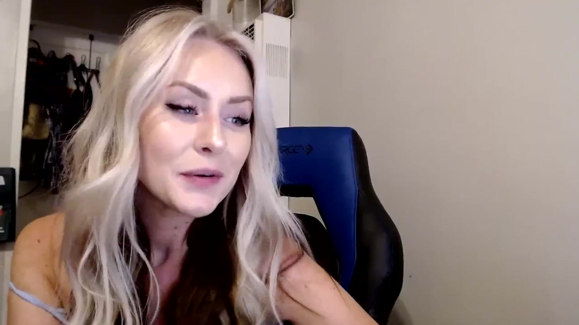 Gallery image thumbnail from babyaustyn's myfreecams stream on, 08/17/2023, 05:00 image 3 of 20