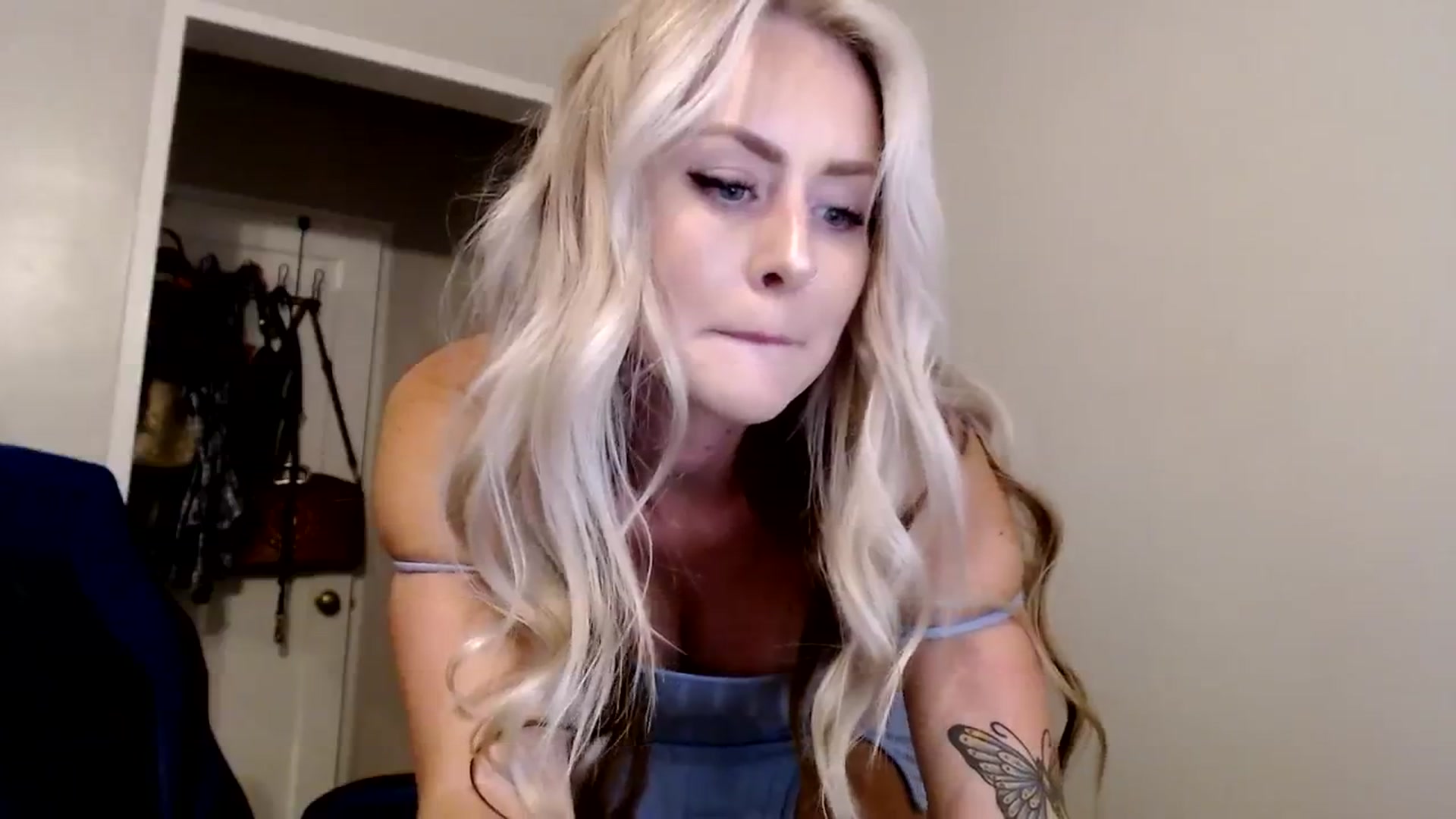 Gallery image thumbnail from babyaustyn's myfreecams stream on, 08/17/2023, 05:00 image 18 of 20