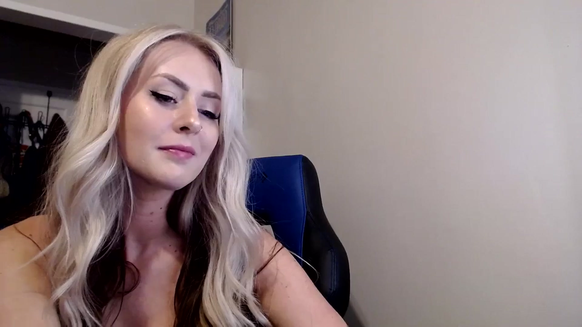 Gallery image thumbnail from babyaustyn's myfreecams stream on, 08/27/2023, 05:49 image 7 of 20