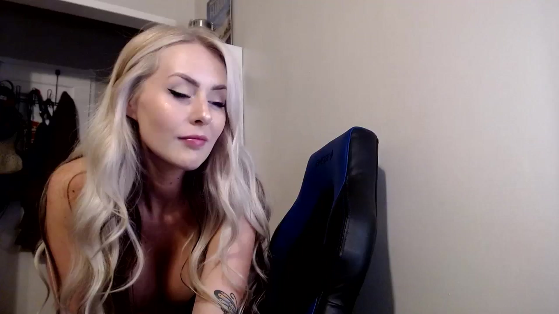 Gallery image thumbnail from babyaustyn's myfreecams stream on, 08/27/2023, 05:49 image 8 of 20