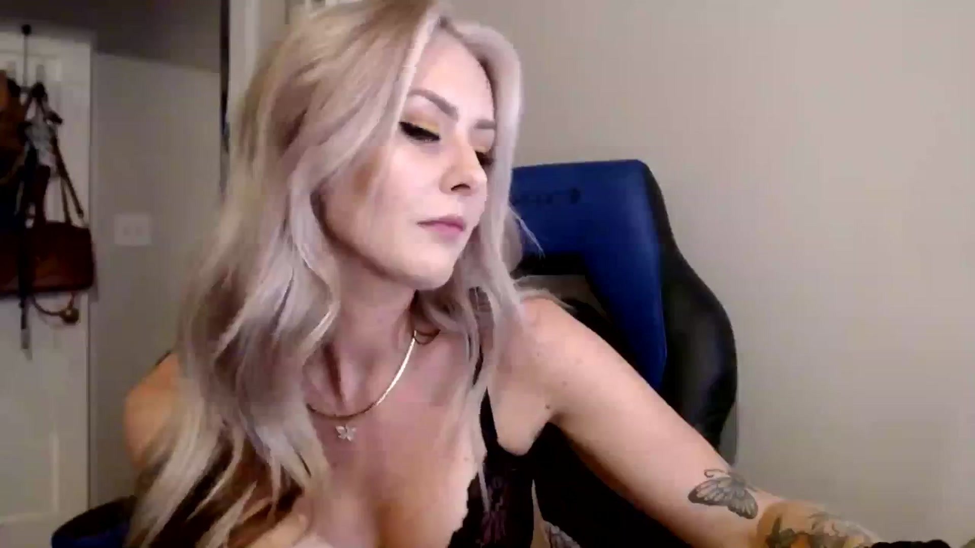 Gallery image thumbnail from babyaustyn's myfreecams stream on, 09/25/2023, 04:34 image 3 of 20