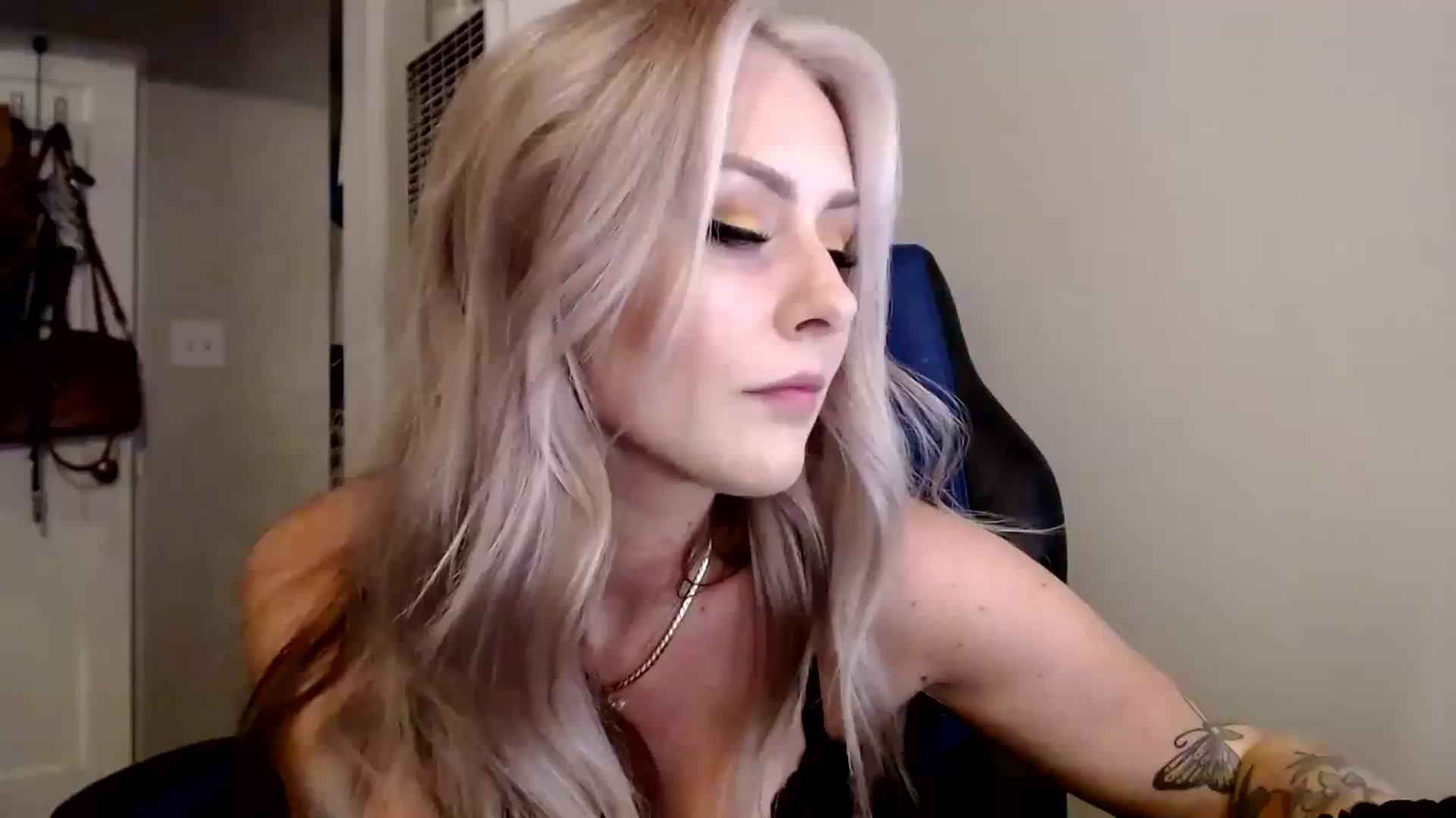 Gallery image thumbnail from babyaustyn's myfreecams stream on, 09/25/2023, 04:34 image 6 of 20