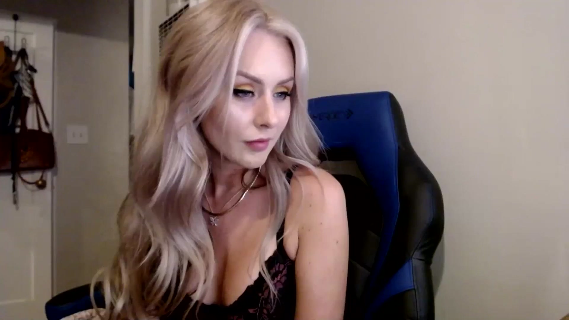 Gallery image thumbnail from babyaustyn's myfreecams stream on, 09/25/2023, 04:34 image 5 of 20