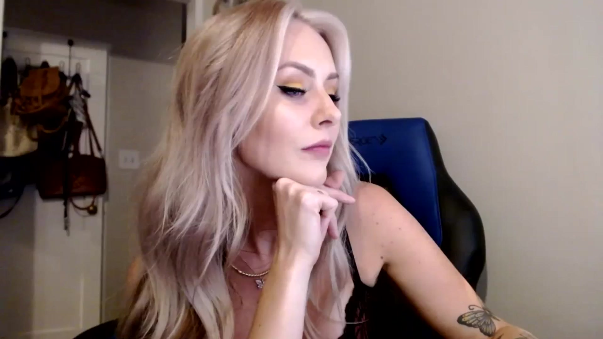 Gallery image thumbnail from babyaustyn's myfreecams stream on, 09/25/2023, 04:34 image 11 of 20