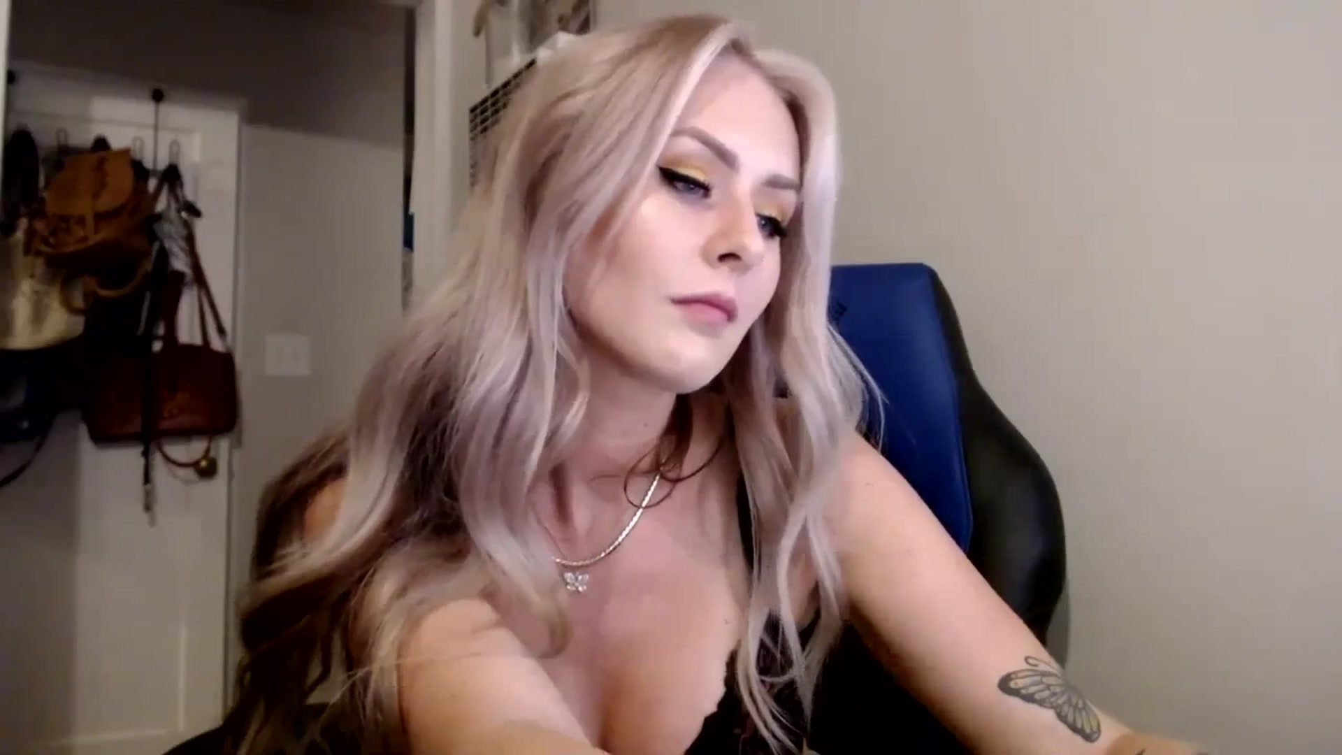 Gallery image thumbnail from babyaustyn's myfreecams stream on, 09/25/2023, 04:34 image 10 of 20