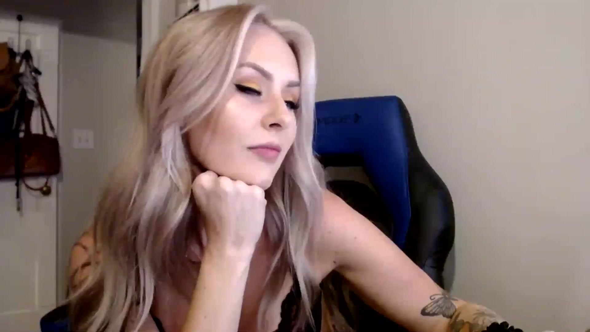 Gallery image thumbnail from babyaustyn's myfreecams stream on, 09/25/2023, 04:34 image 1 of 20