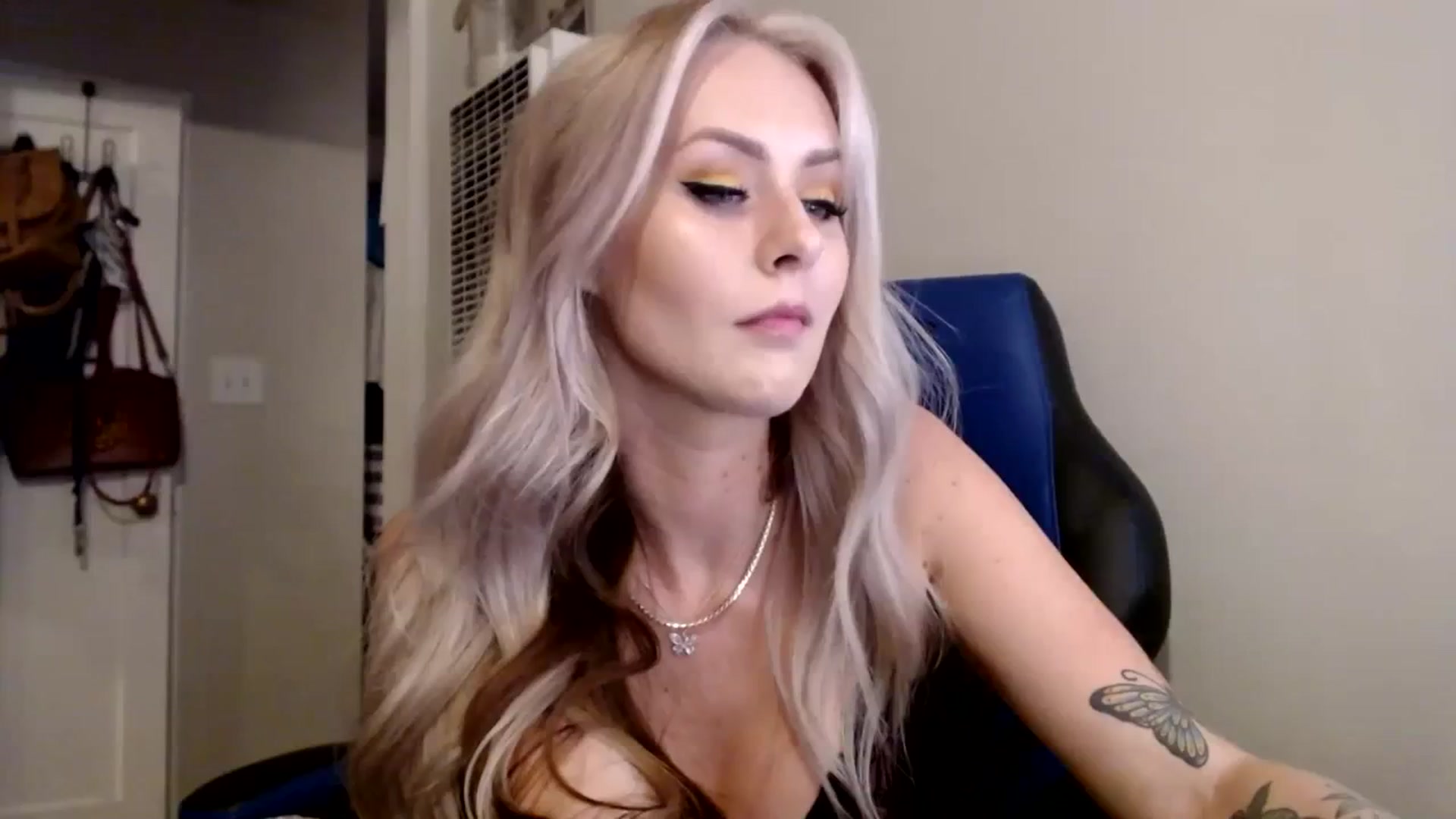 Gallery image thumbnail from babyaustyn's myfreecams stream on, 09/25/2023, 04:34 image 16 of 20