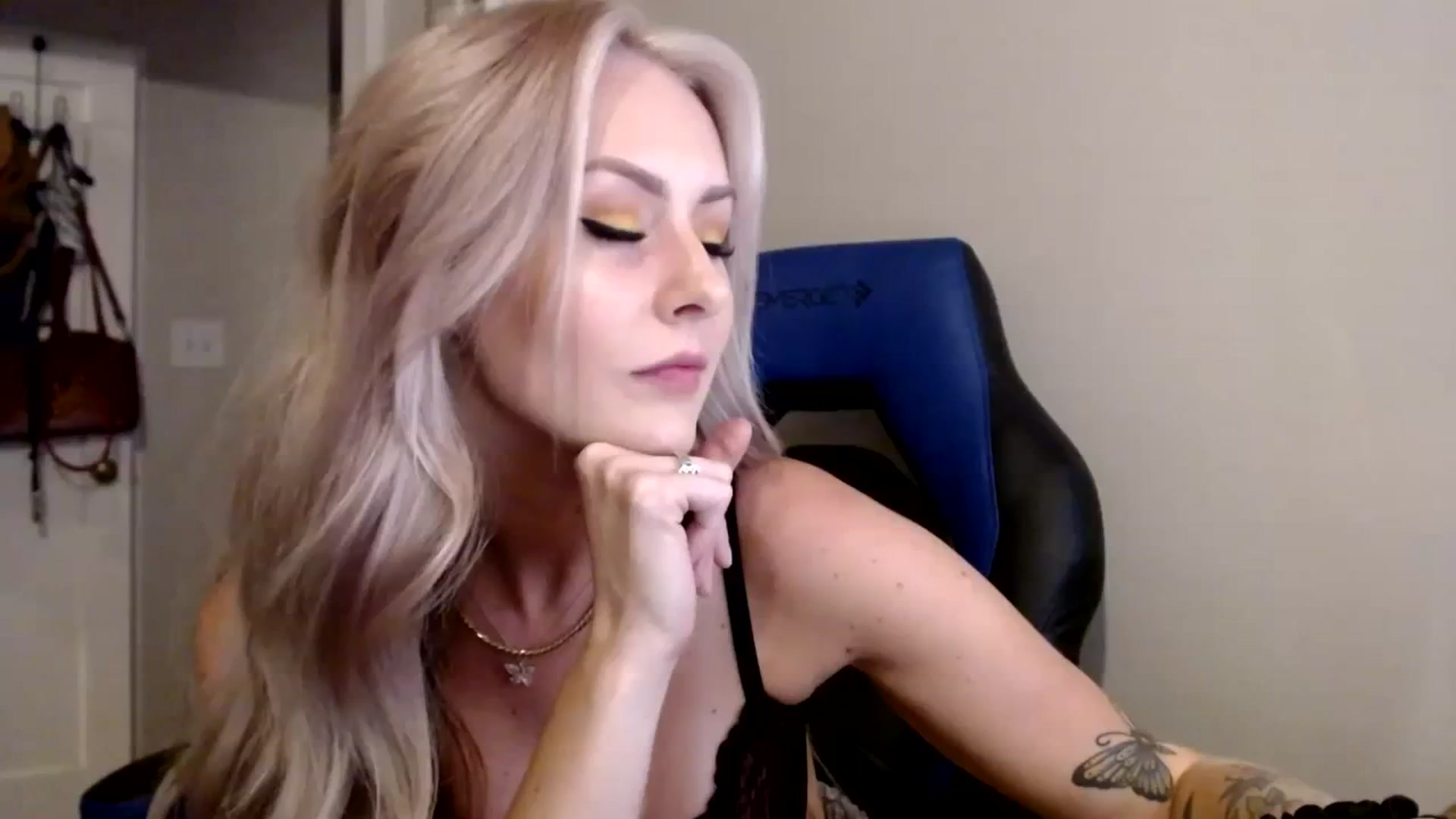 Gallery image thumbnail from babyaustyn's myfreecams stream on, 09/25/2023, 04:34 image 2 of 20