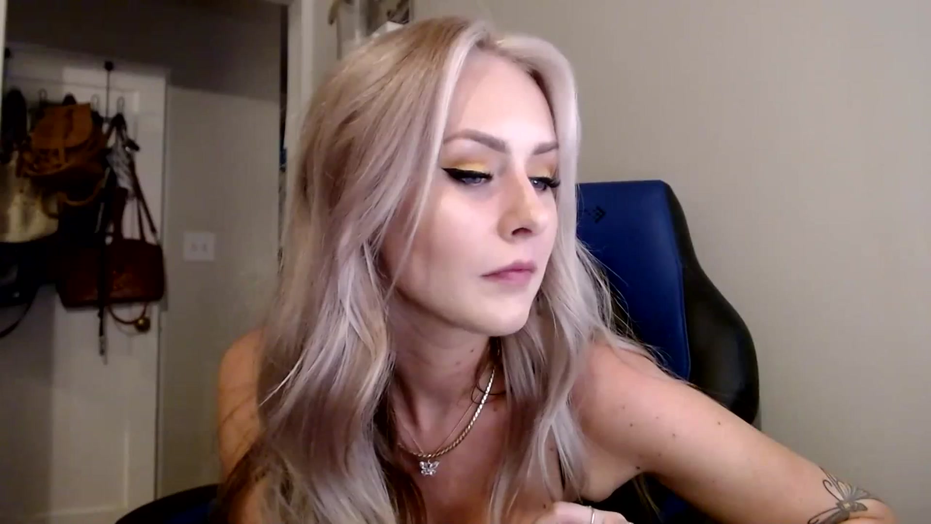Gallery image thumbnail from babyaustyn's myfreecams stream on, 09/25/2023, 04:34 image 7 of 20