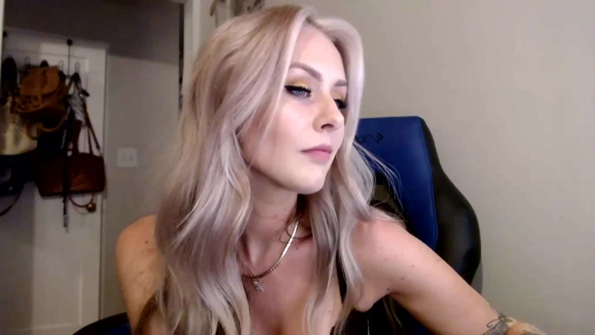 Gallery image thumbnail from babyaustyn's myfreecams stream on, 09/25/2023, 04:34 image 8 of 20