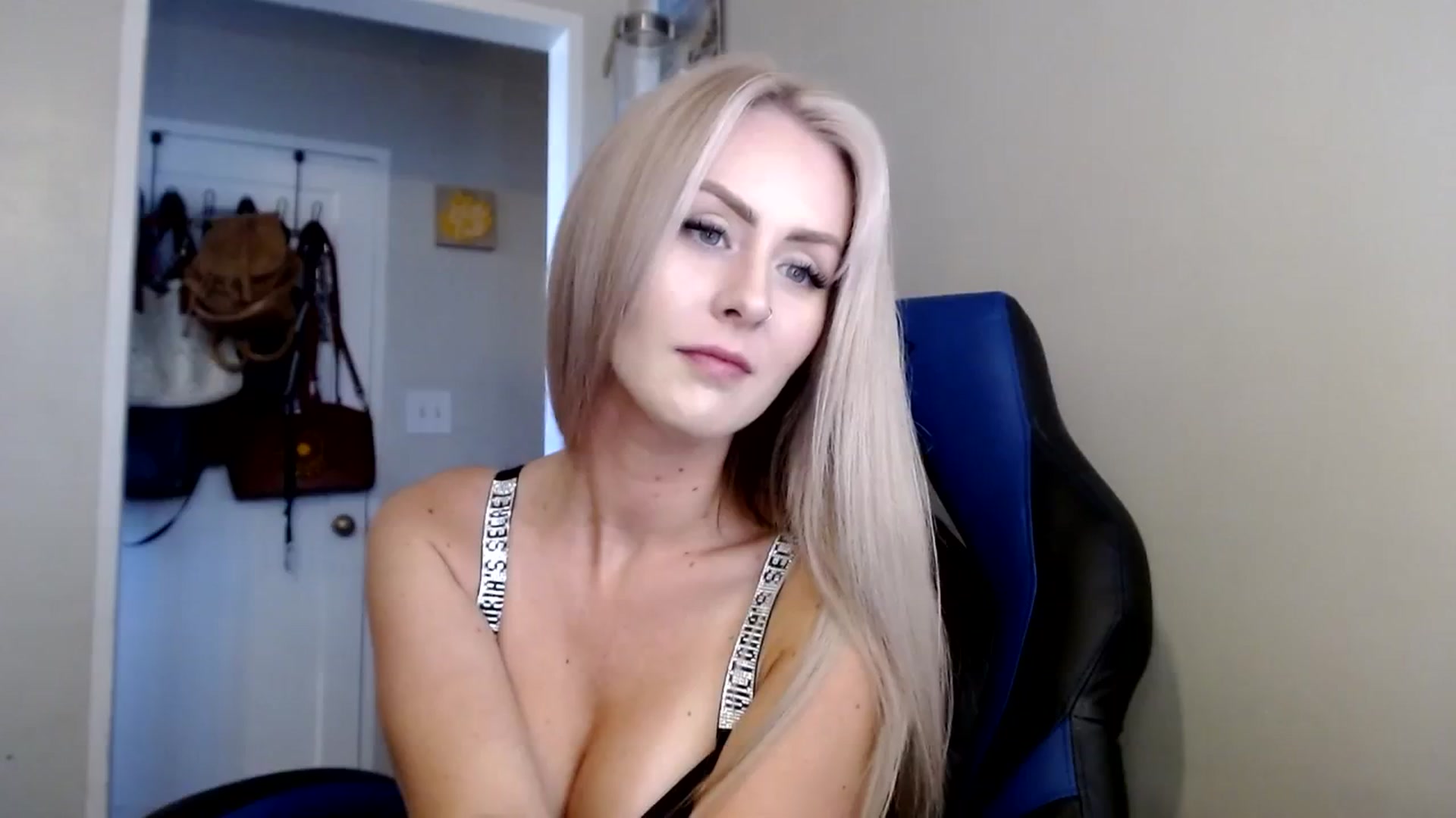 Gallery image thumbnail from babyaustyn's myfreecams stream on, 10/02/2023, 23:42 image 9 of 20