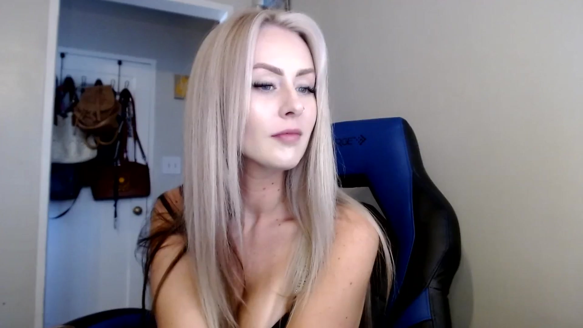 Gallery image thumbnail from babyaustyn's myfreecams stream on, 10/02/2023, 23:42 image 8 of 20