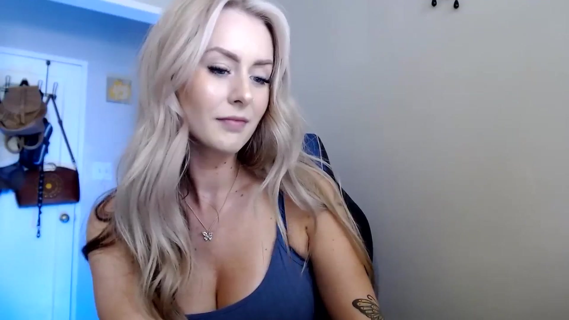 Gallery image thumbnail from babyaustyn's myfreecams stream on, 10/03/2023, 19:22 image 18 of 20